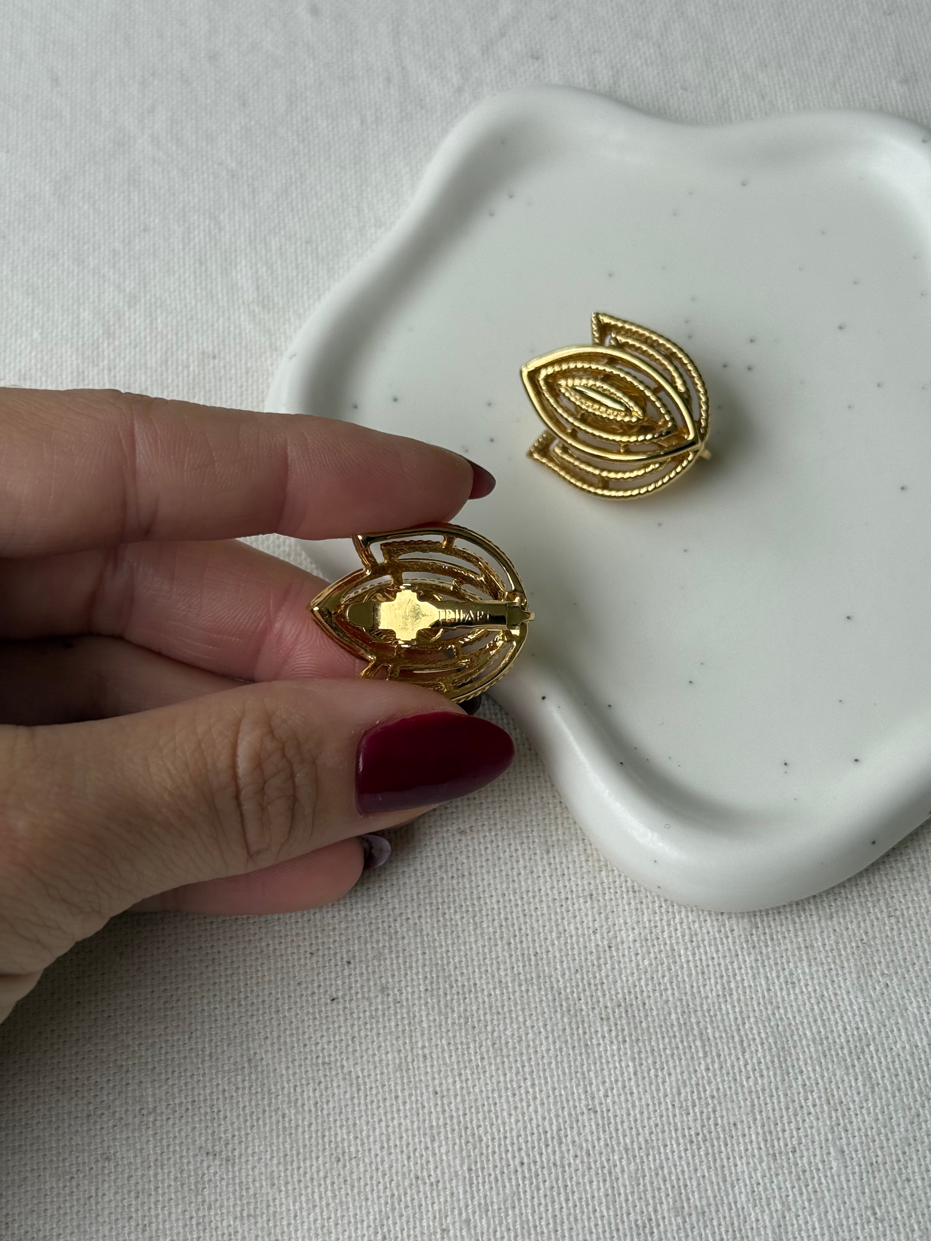 Boucles d'oreilles Trifari vintage - Feuillage doré ajouré