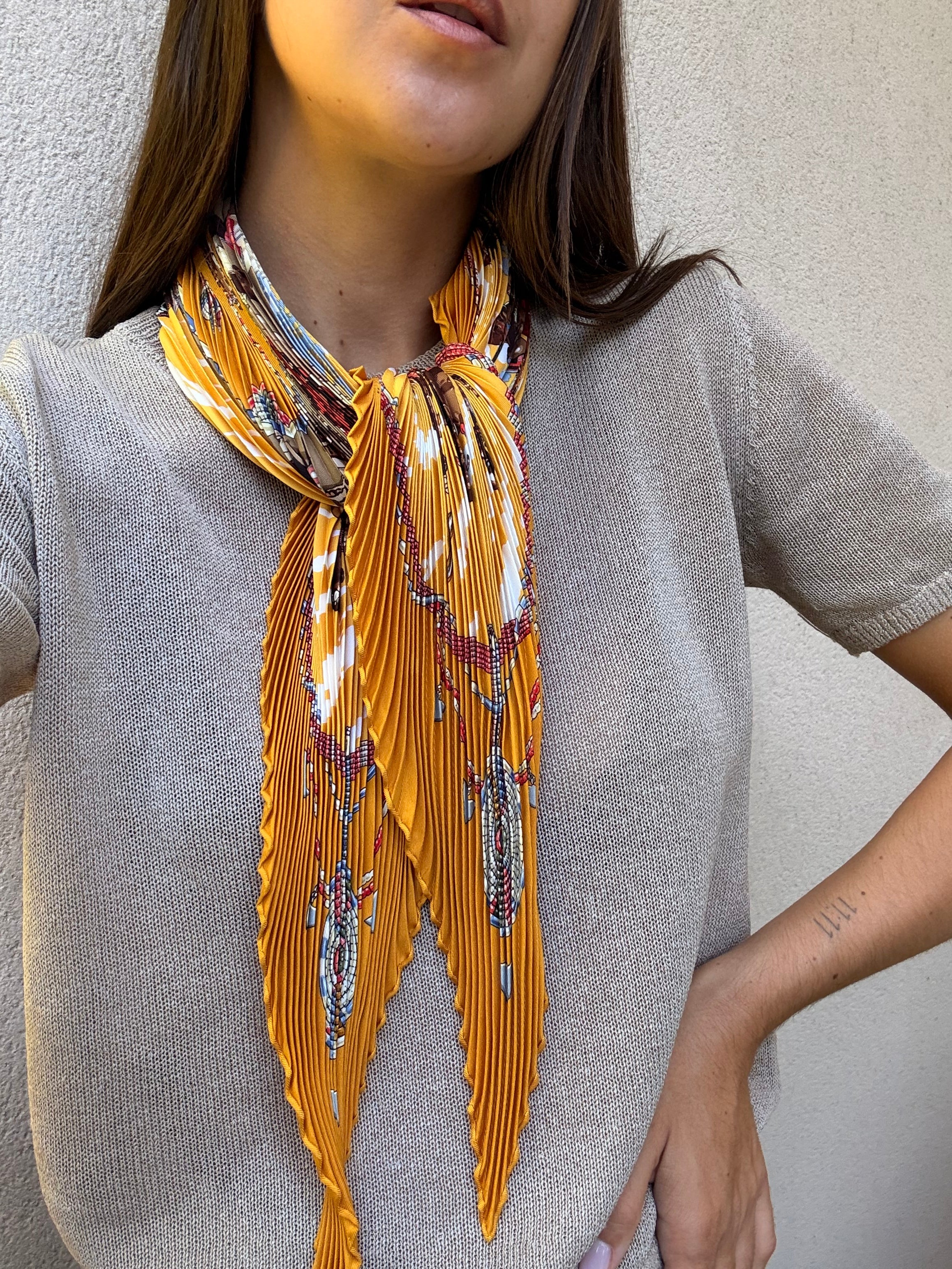 Foulard Hermès plissé – Modèle Perles du Kenya