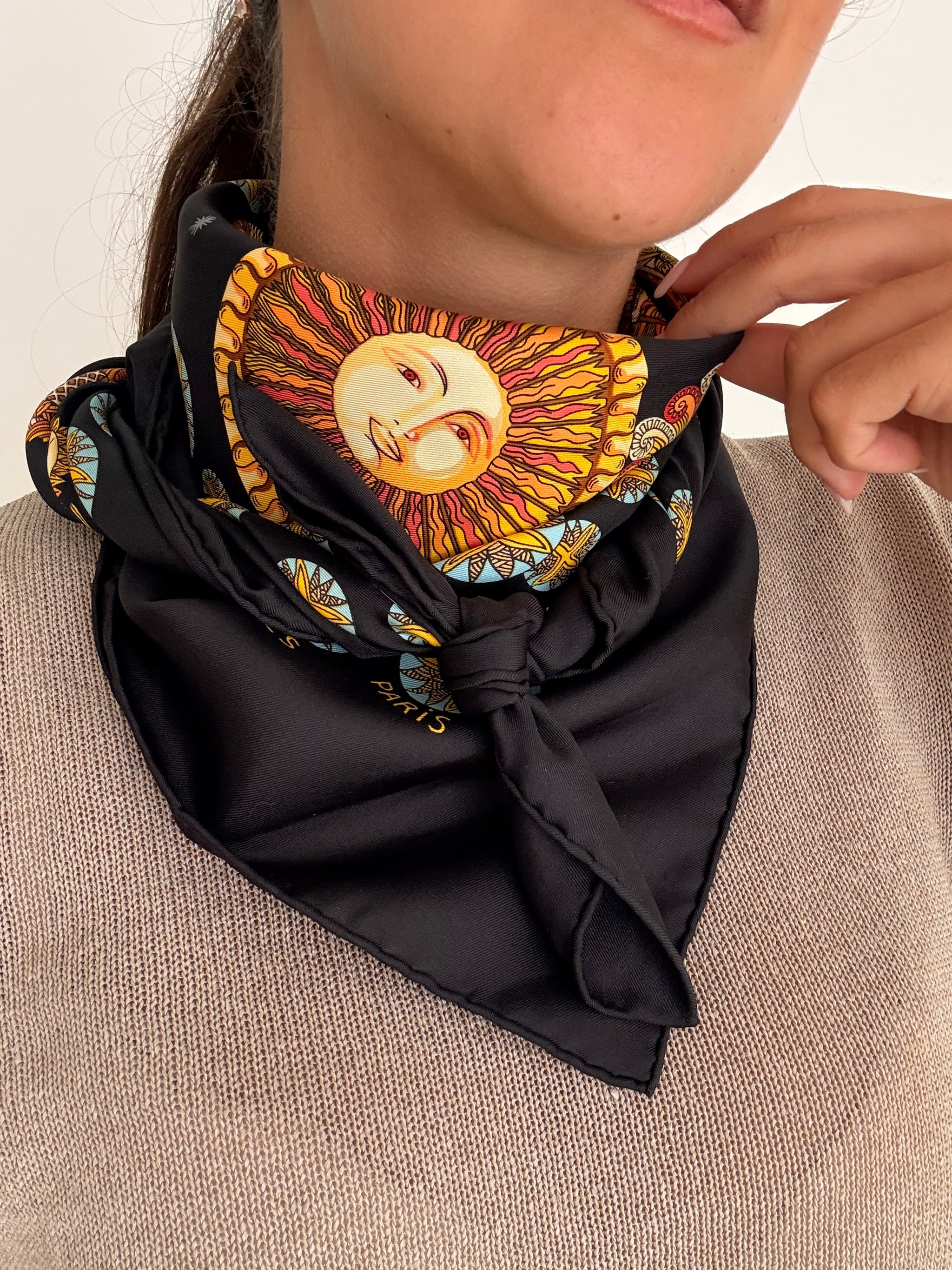 Foulard Hermès – Modèle Le Roy Soleil