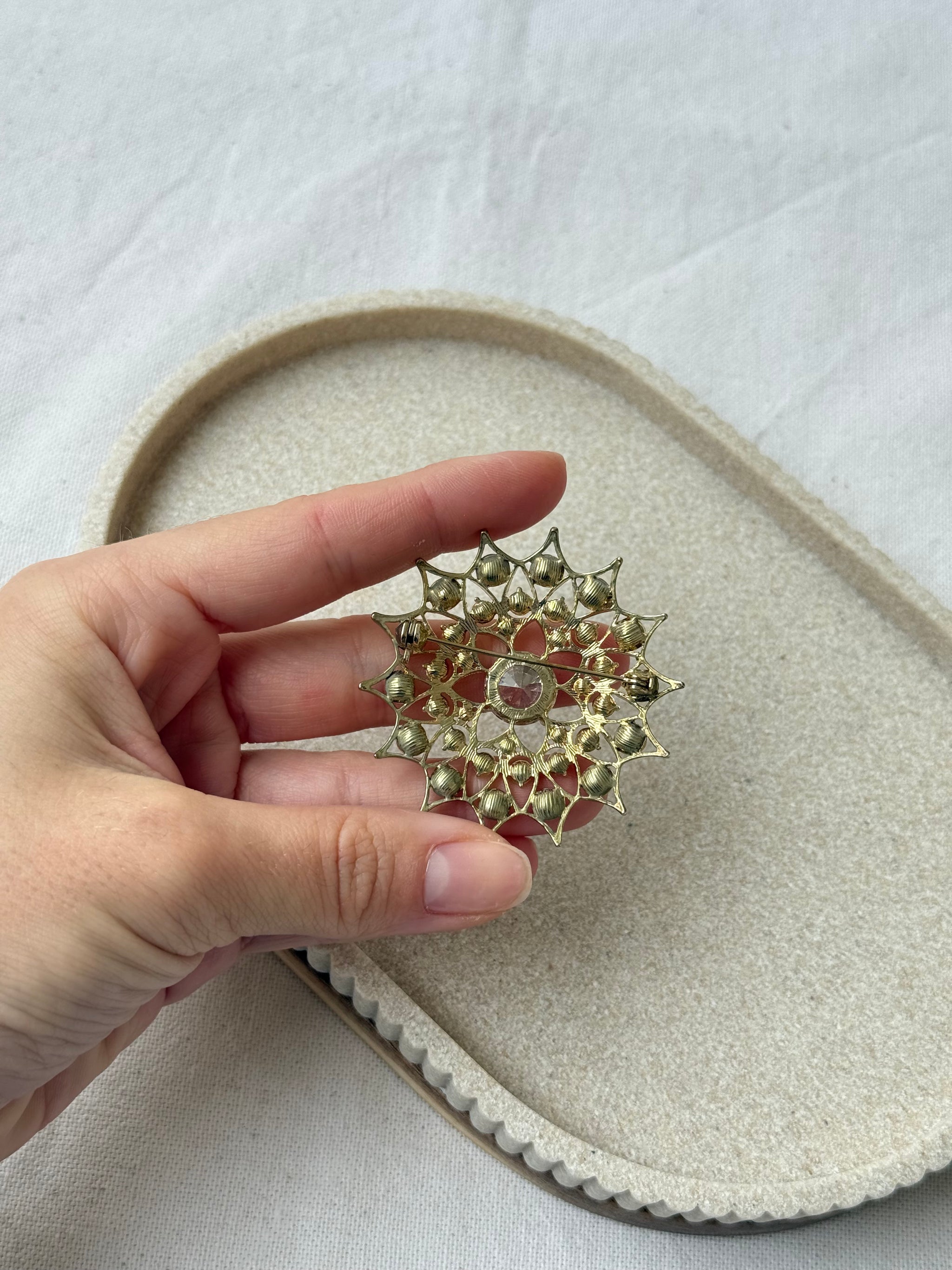 Broche vintage - Rosace de strass