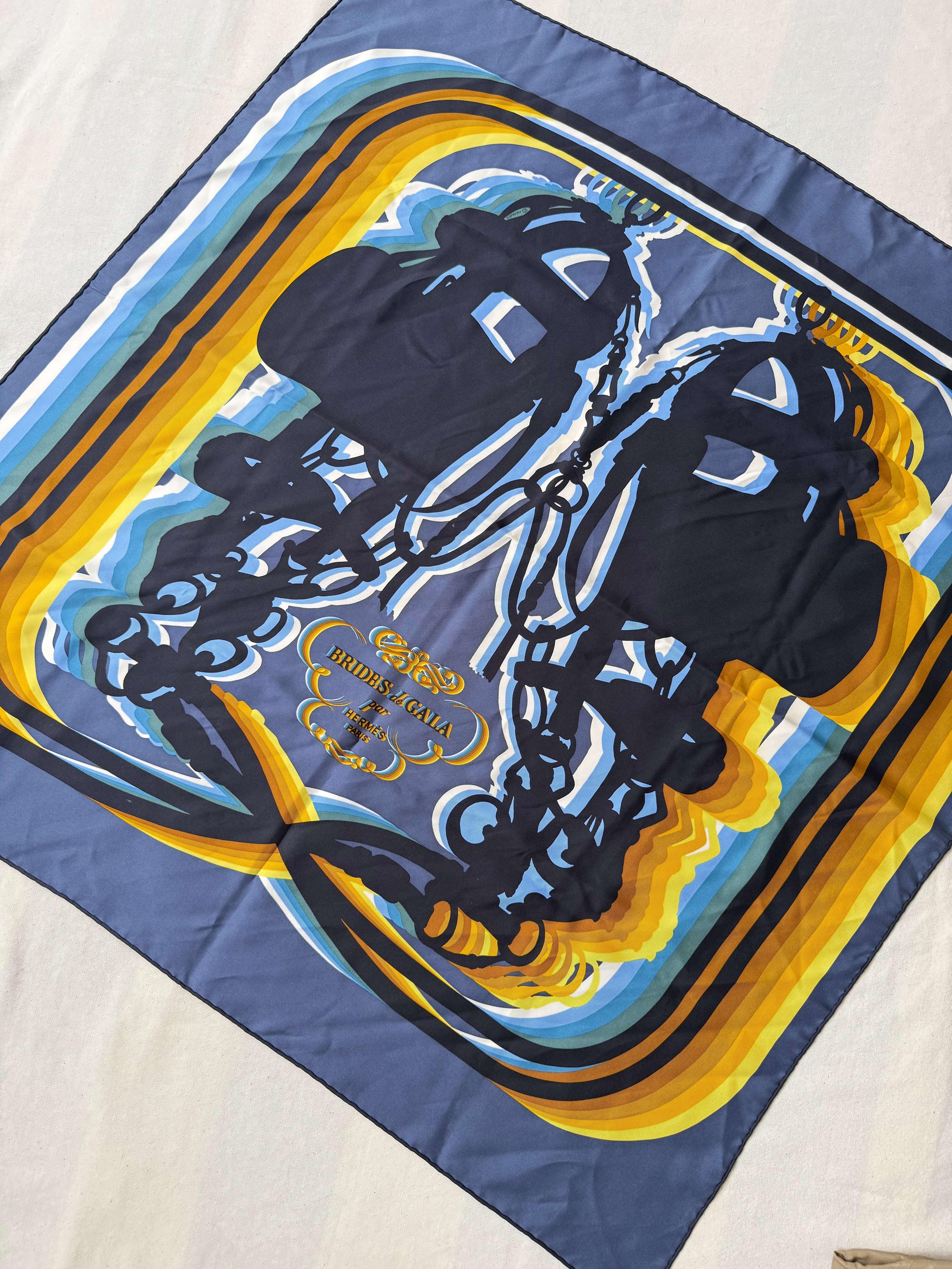Foulard Hermès – modèle Bride de Gala Shadow