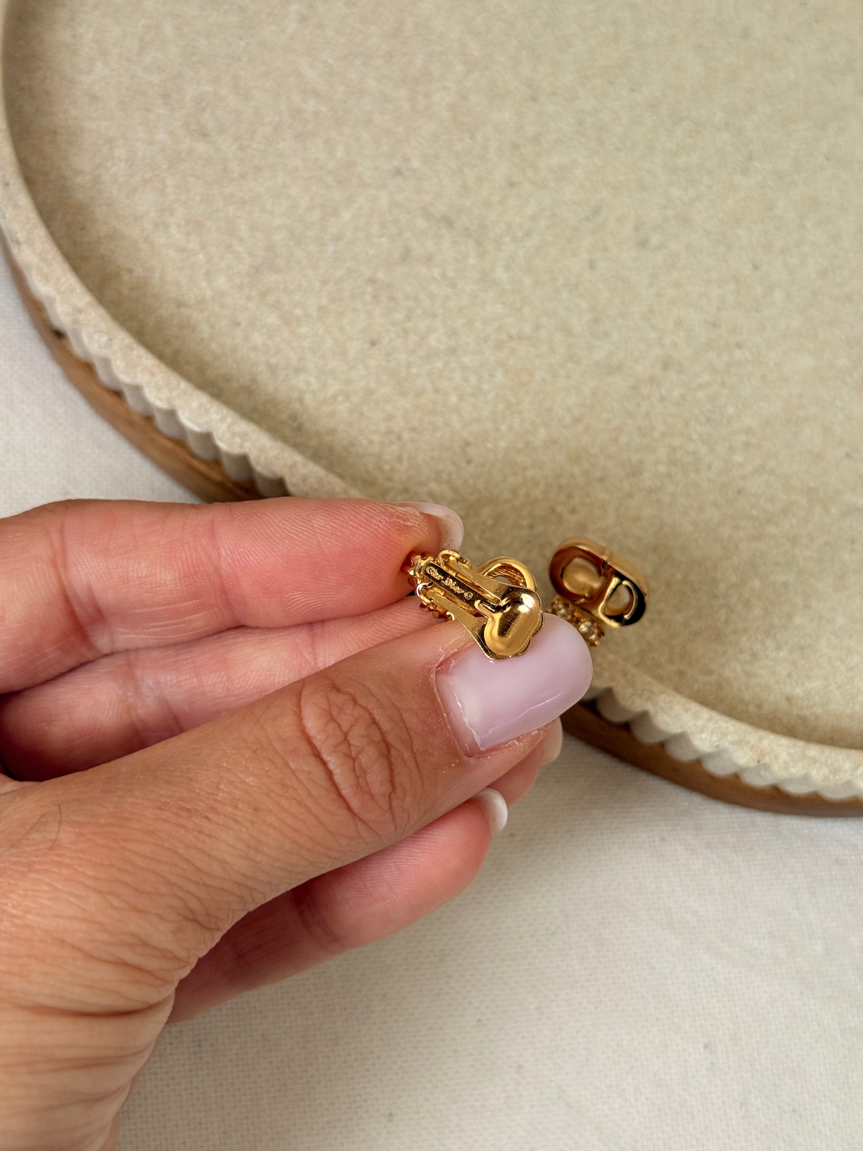 Boucles d’oreilles Christian Dior vintage - Logo CD doré et strass