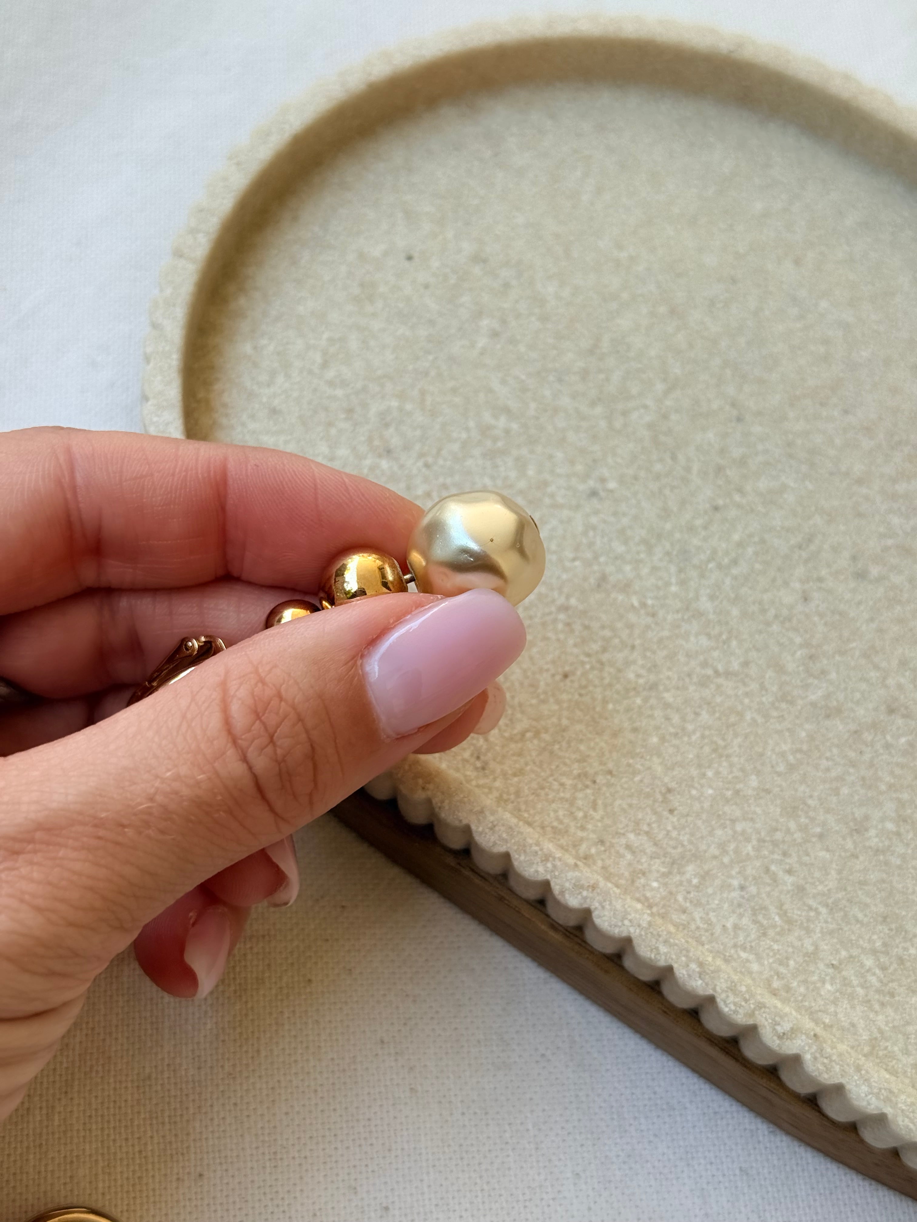 Boucles d’oreilles Christian Dior vintage - Pendantes avec perle fantaisie