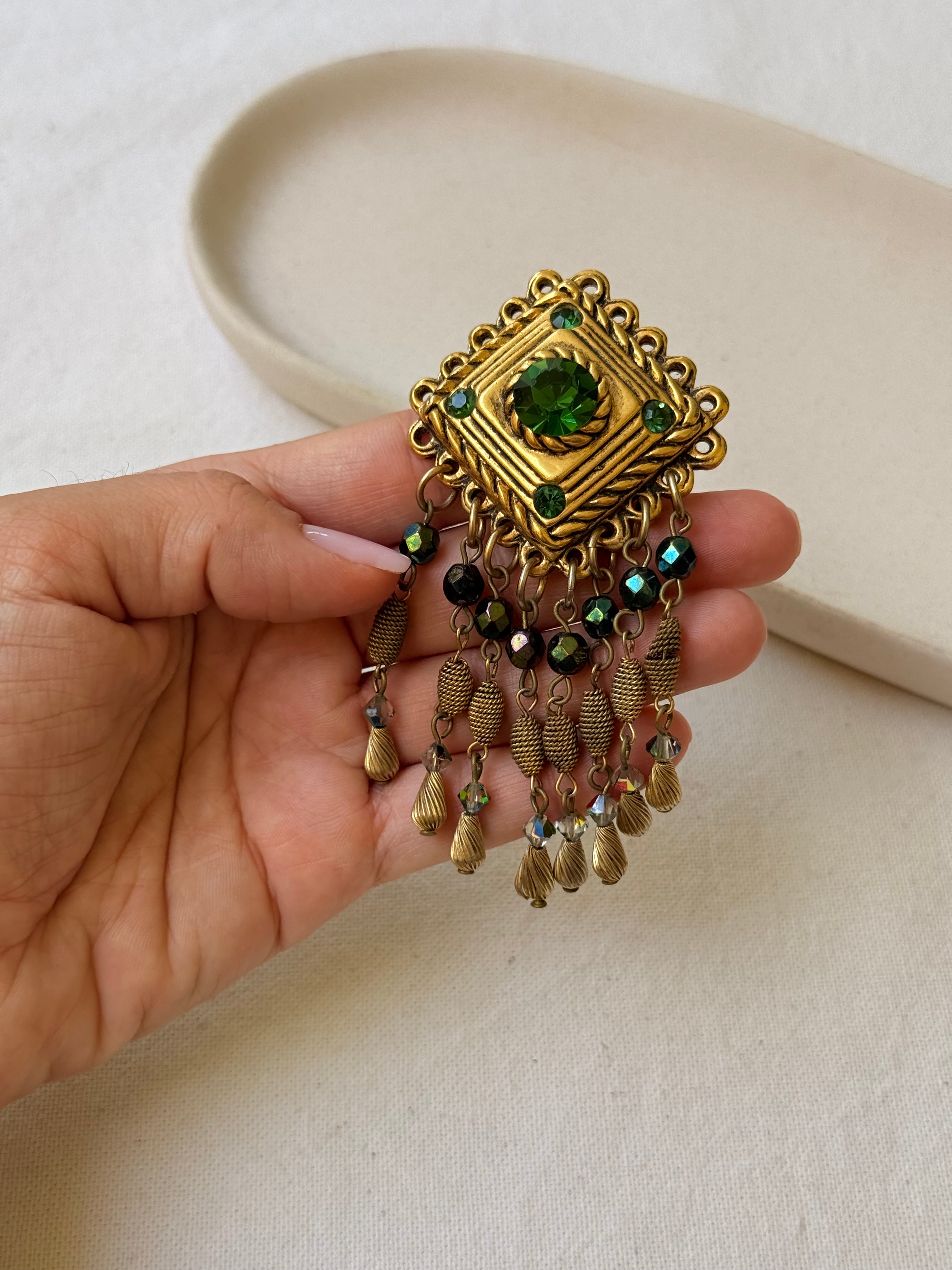 Broche Claire Deve vintage - Pampilles et cristaux verts