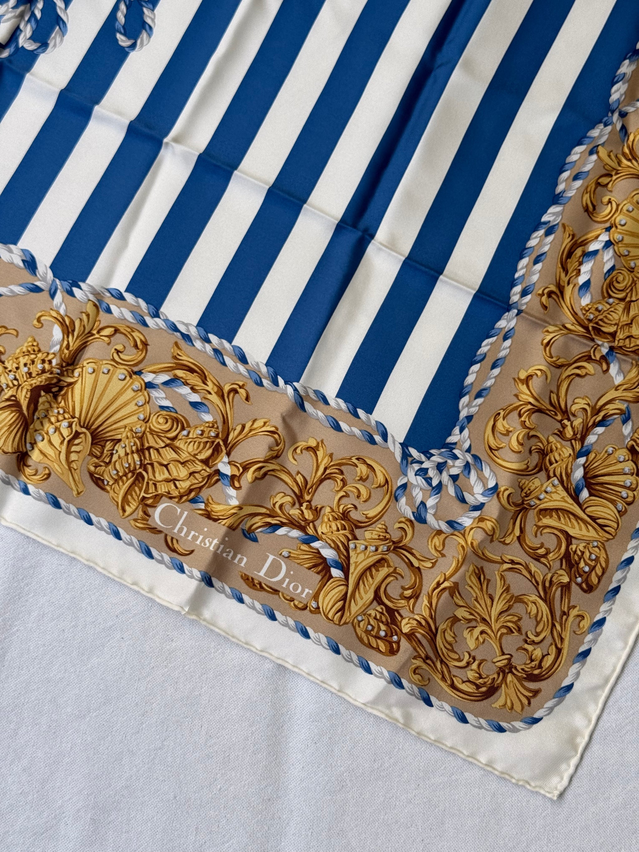 Foulard Christian Dior – Rayures marines et coquillages dorés