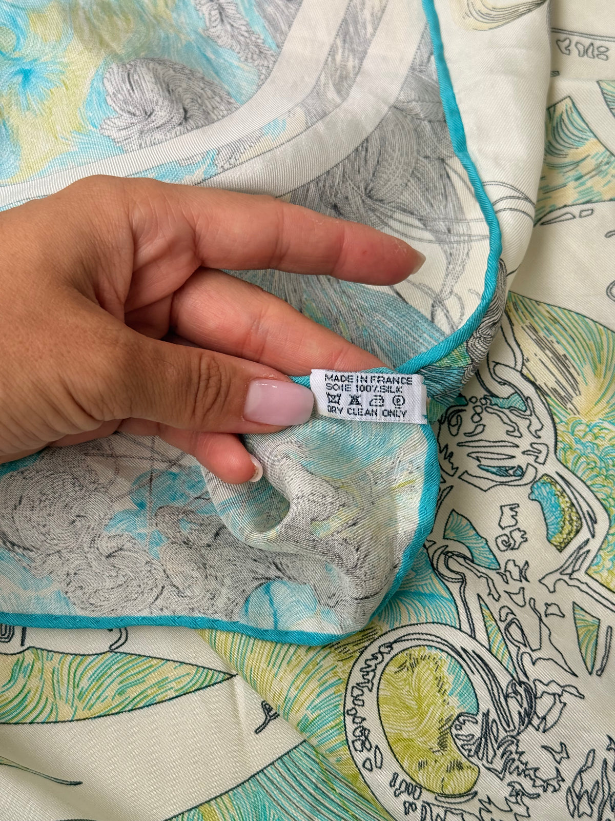 Foulard Hermès – Modèle Bride de Gala en Finesse
