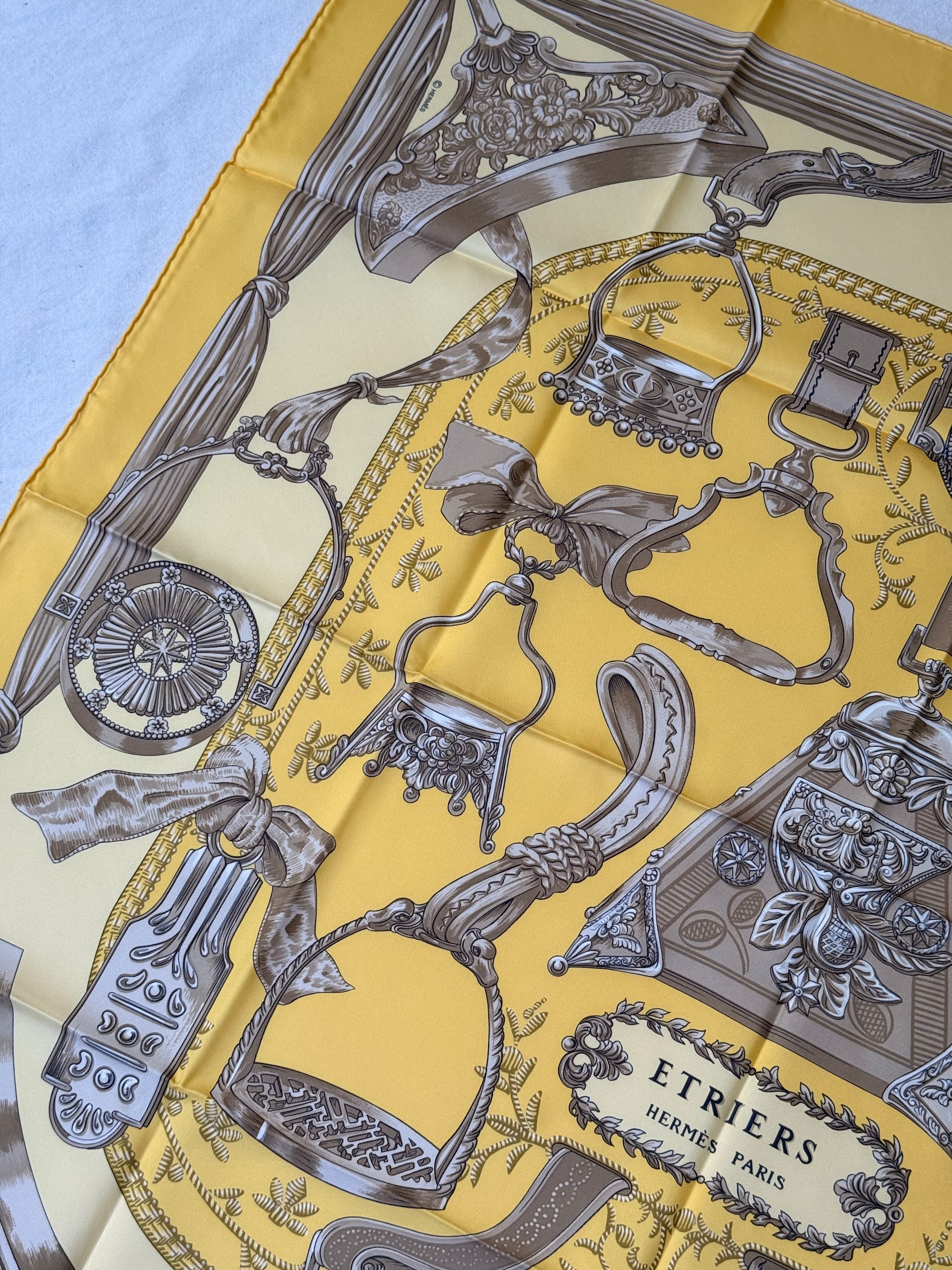 Foulard Hermès – Modèle Étriers