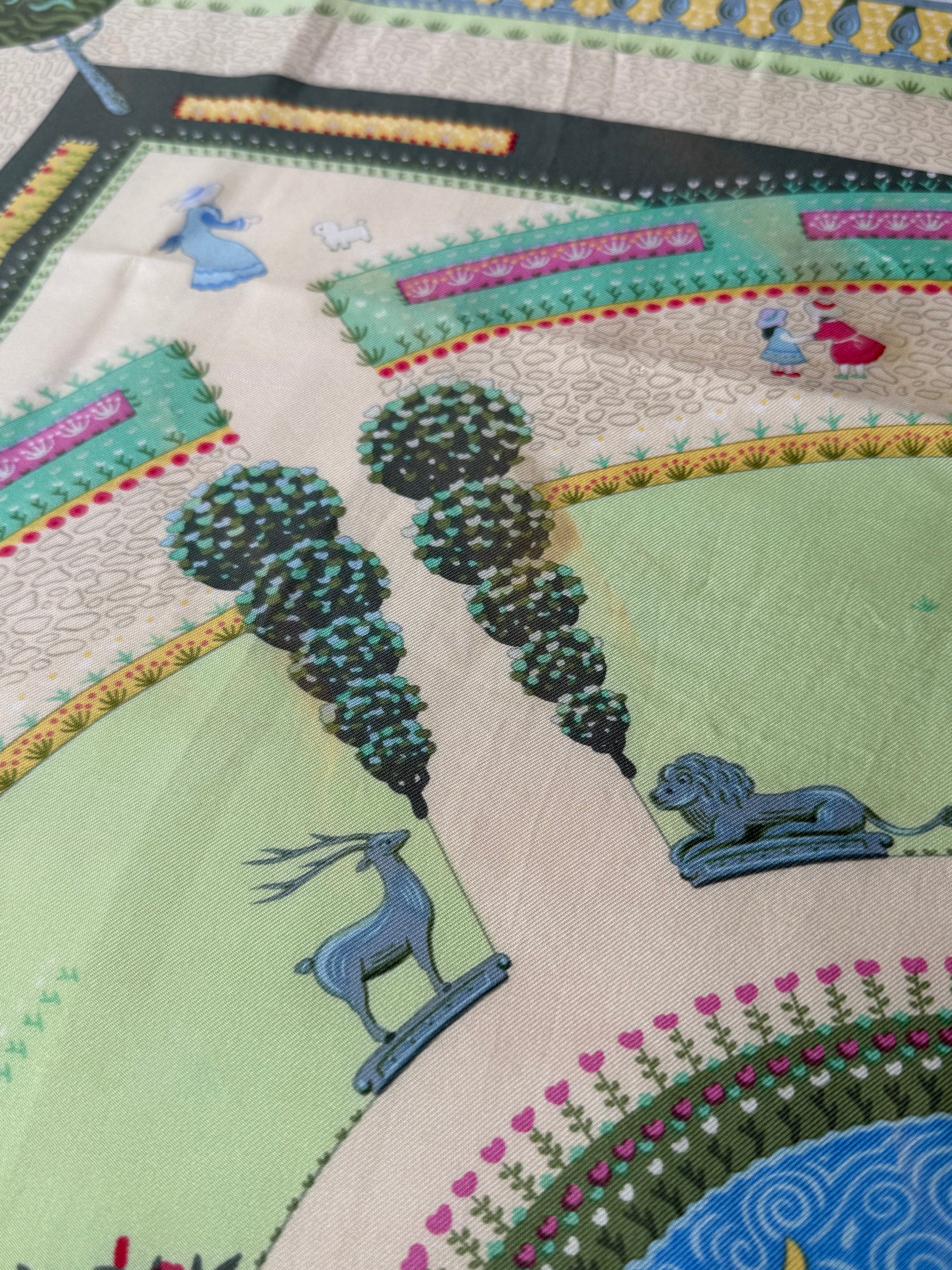 Foulard Hermès – Modèle Jardin Enchanté
