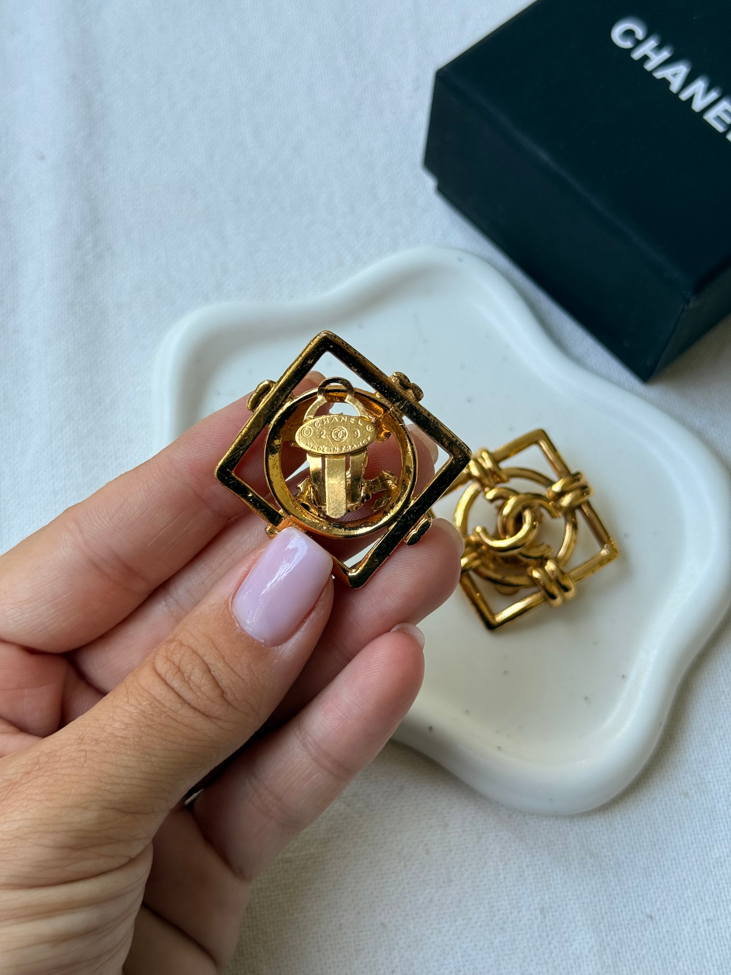 Boucles d’oreilles vintage Chanel - Logo CC ajouré