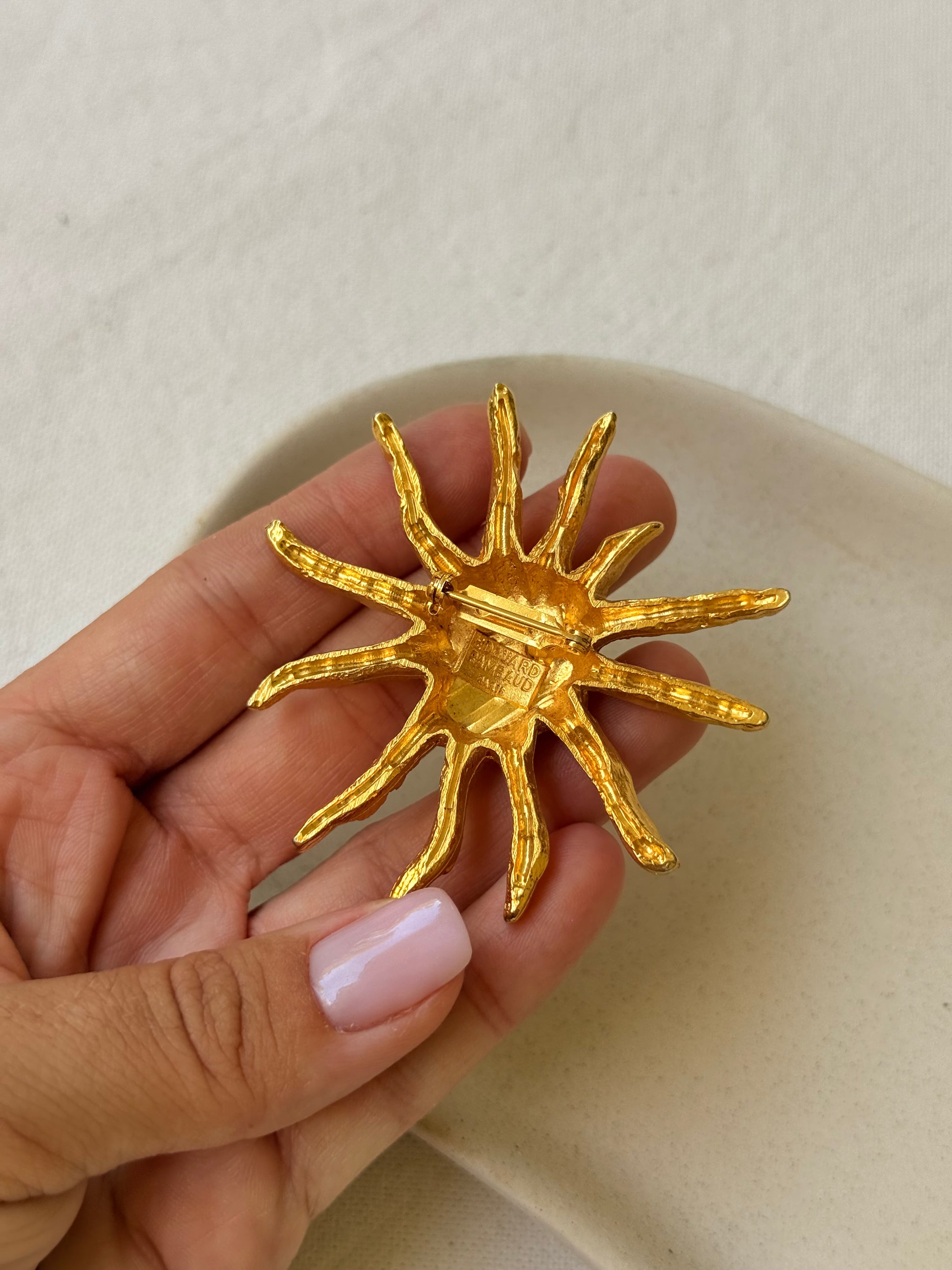Broche Édouard Rambaud vintage - Soleil texturé doré