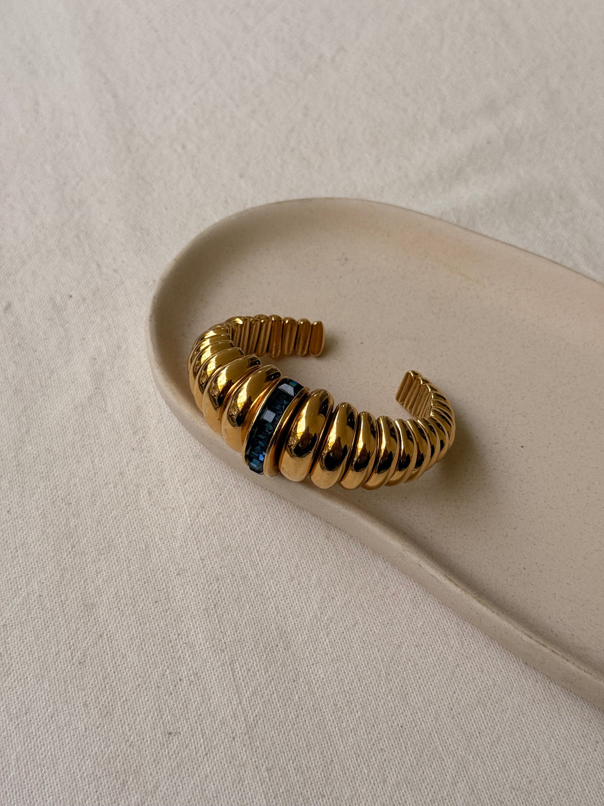 Bracelet YSL vintage - Manchette dorée et strass bleus