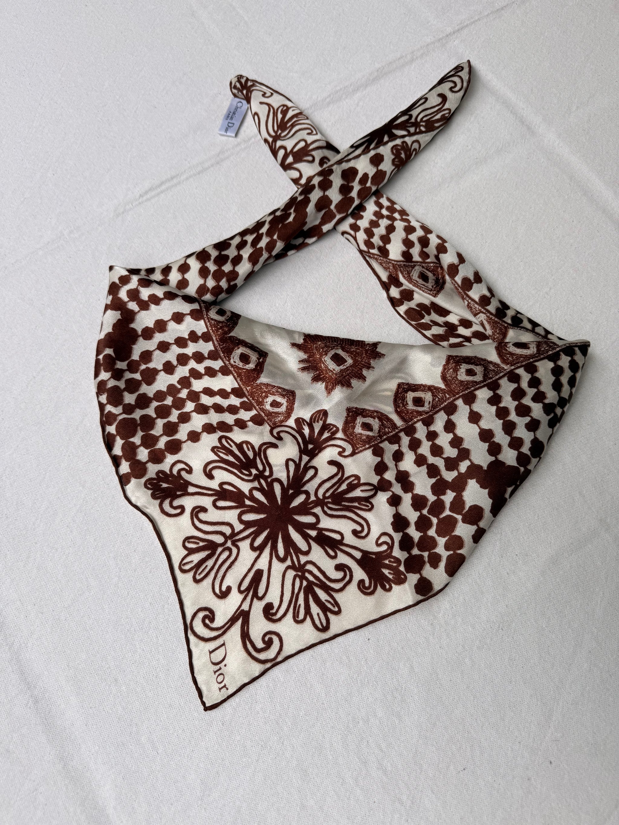 Foulard Christian Dior vintage – Motifs brodés esprit bandana