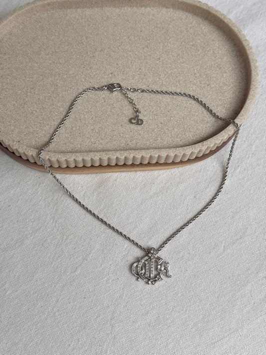 Collier Christian Dior vintage - Médaillon inscription Dior argenté