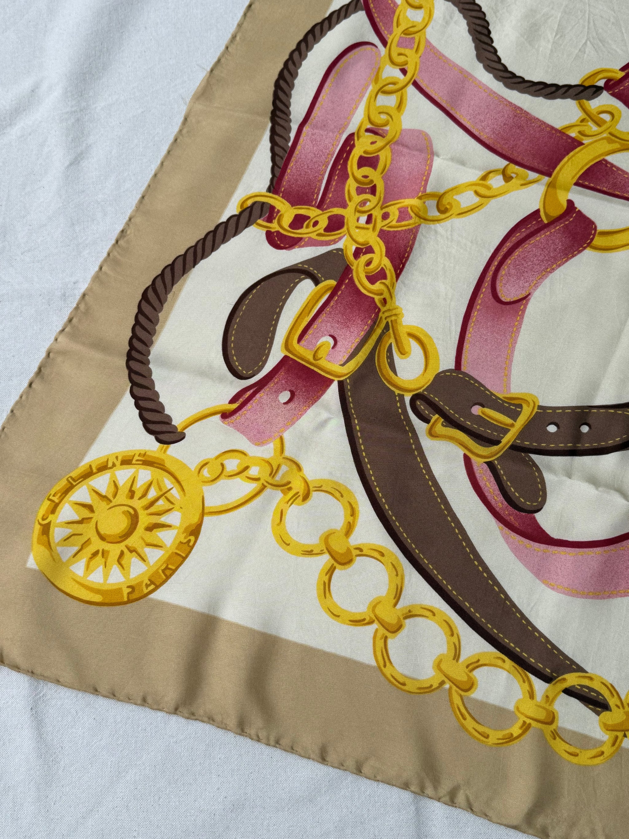 Foulard Céline – Chaînes et harnais