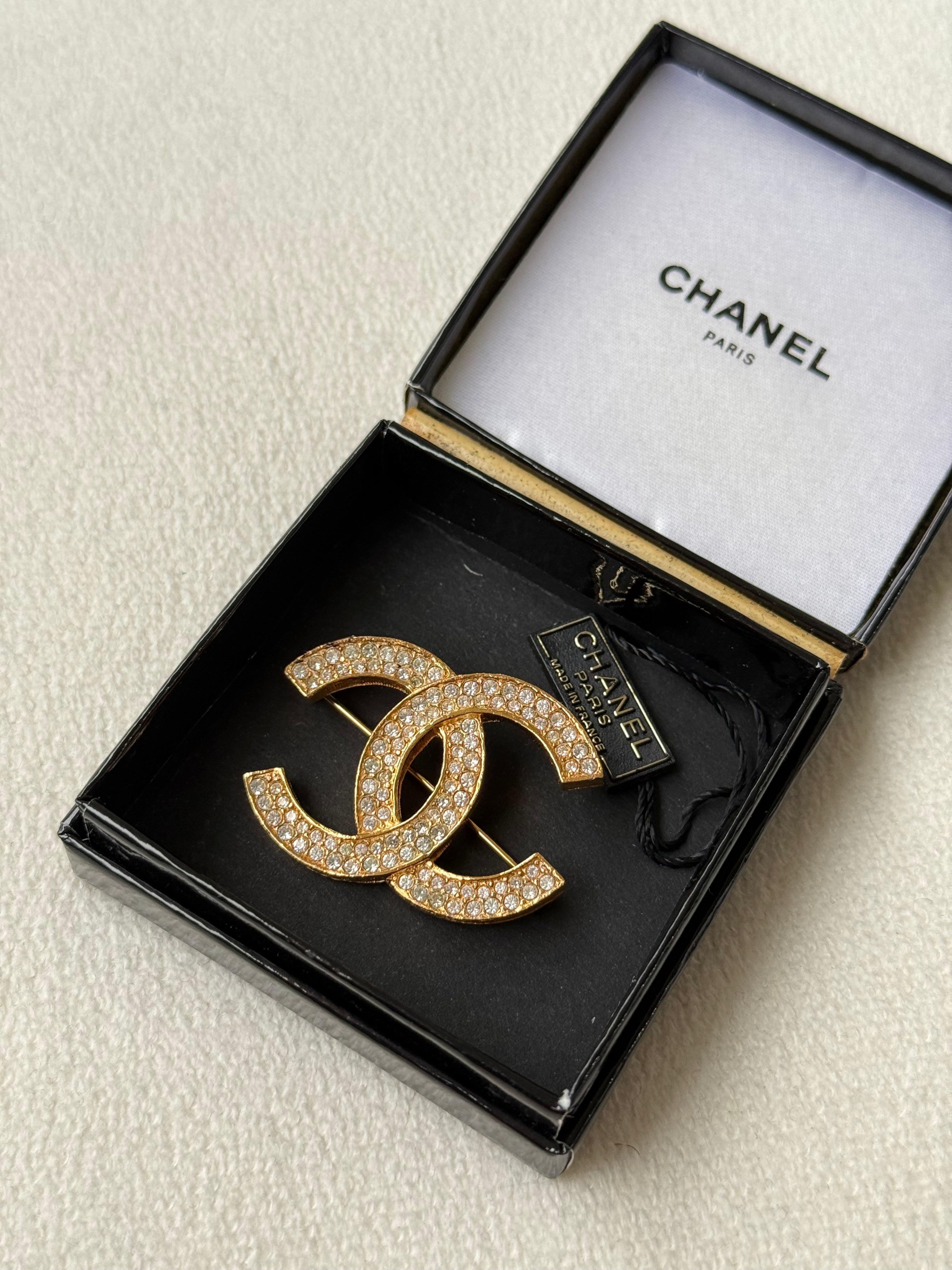 Broche Chanel vintage - CC ornée de strass