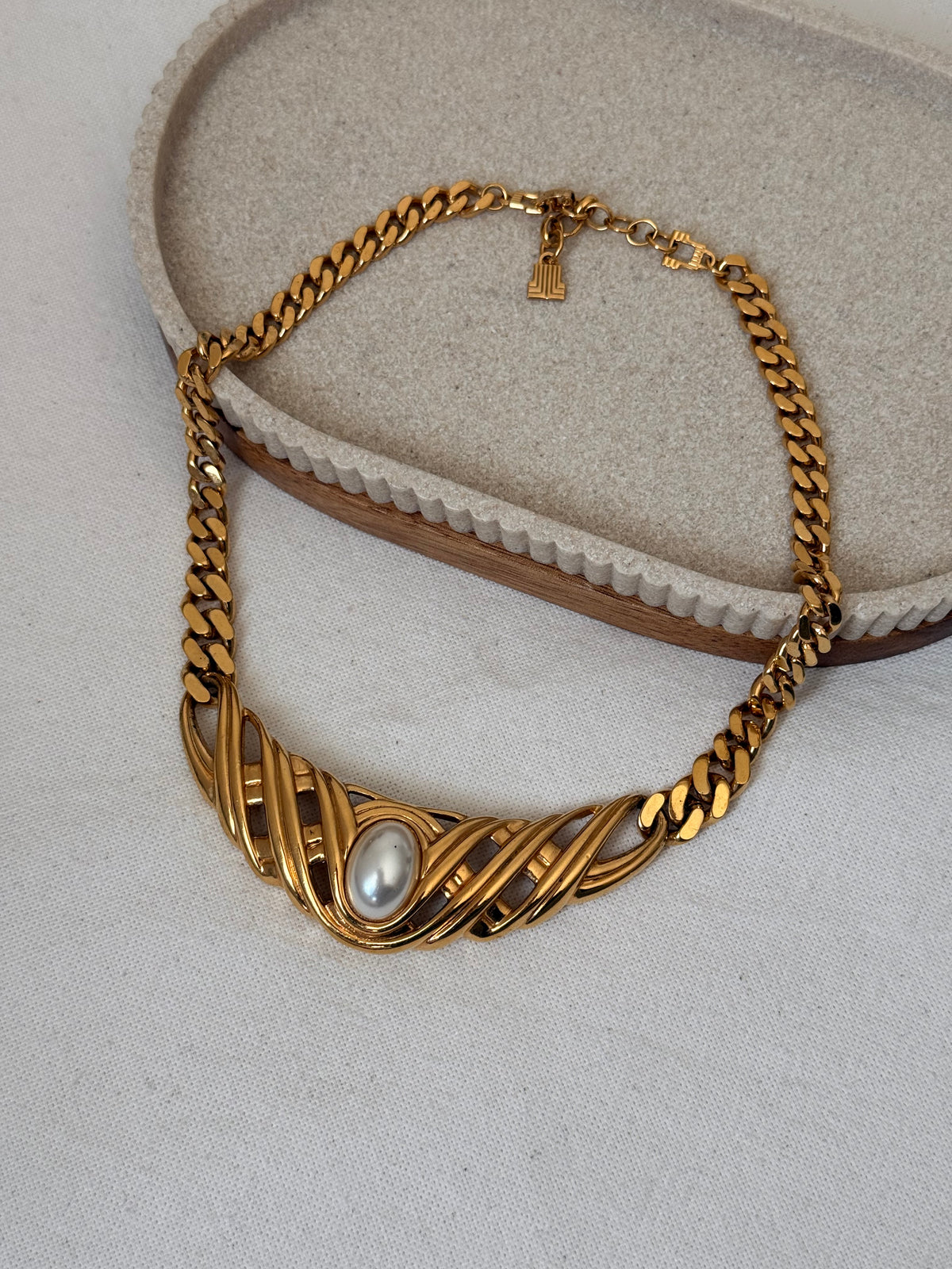 Collier Lanvin vintage - Plastron doré et perle fantaisie