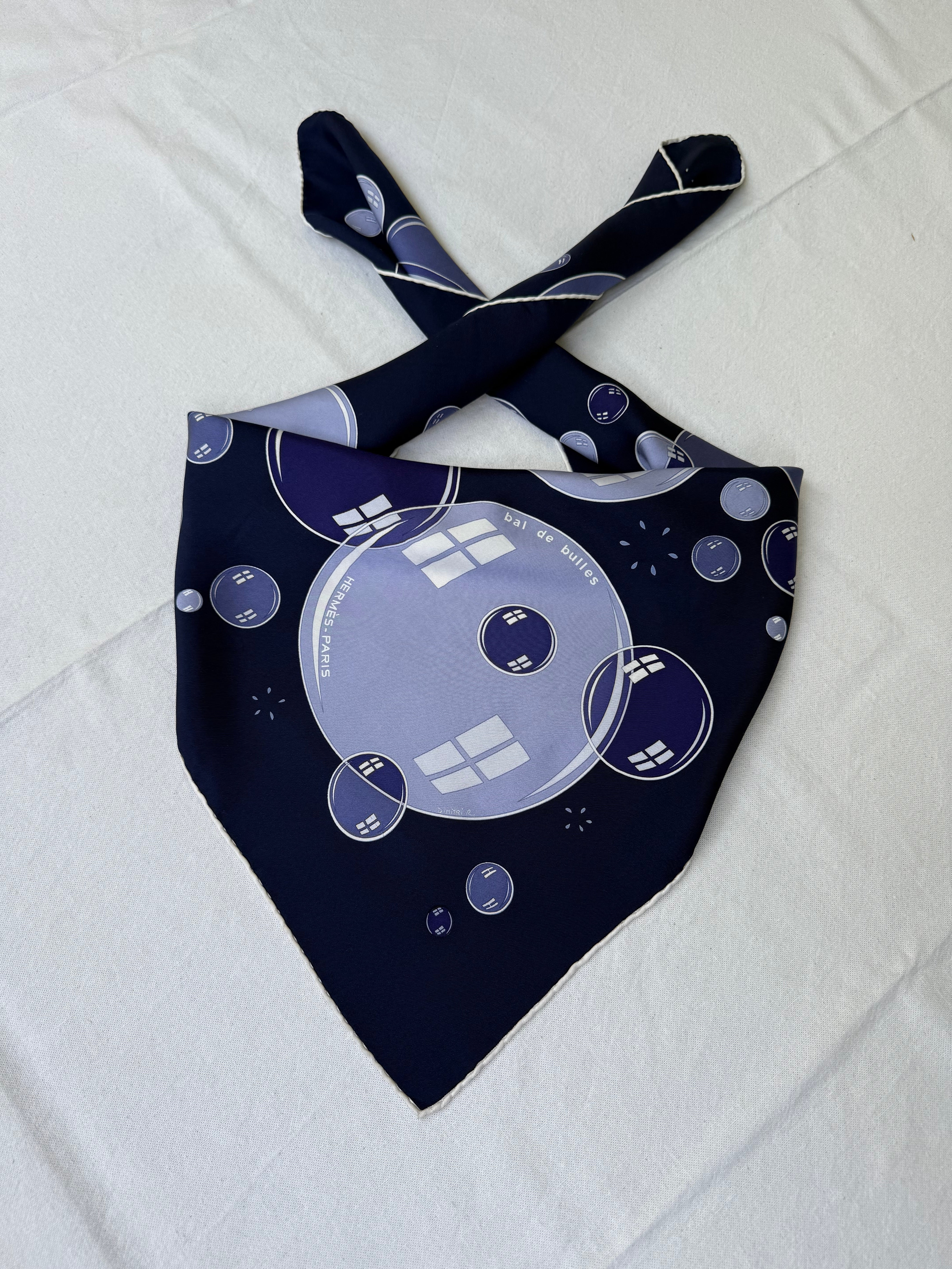 Foulard Hermès – Modèle Bal de Bulles