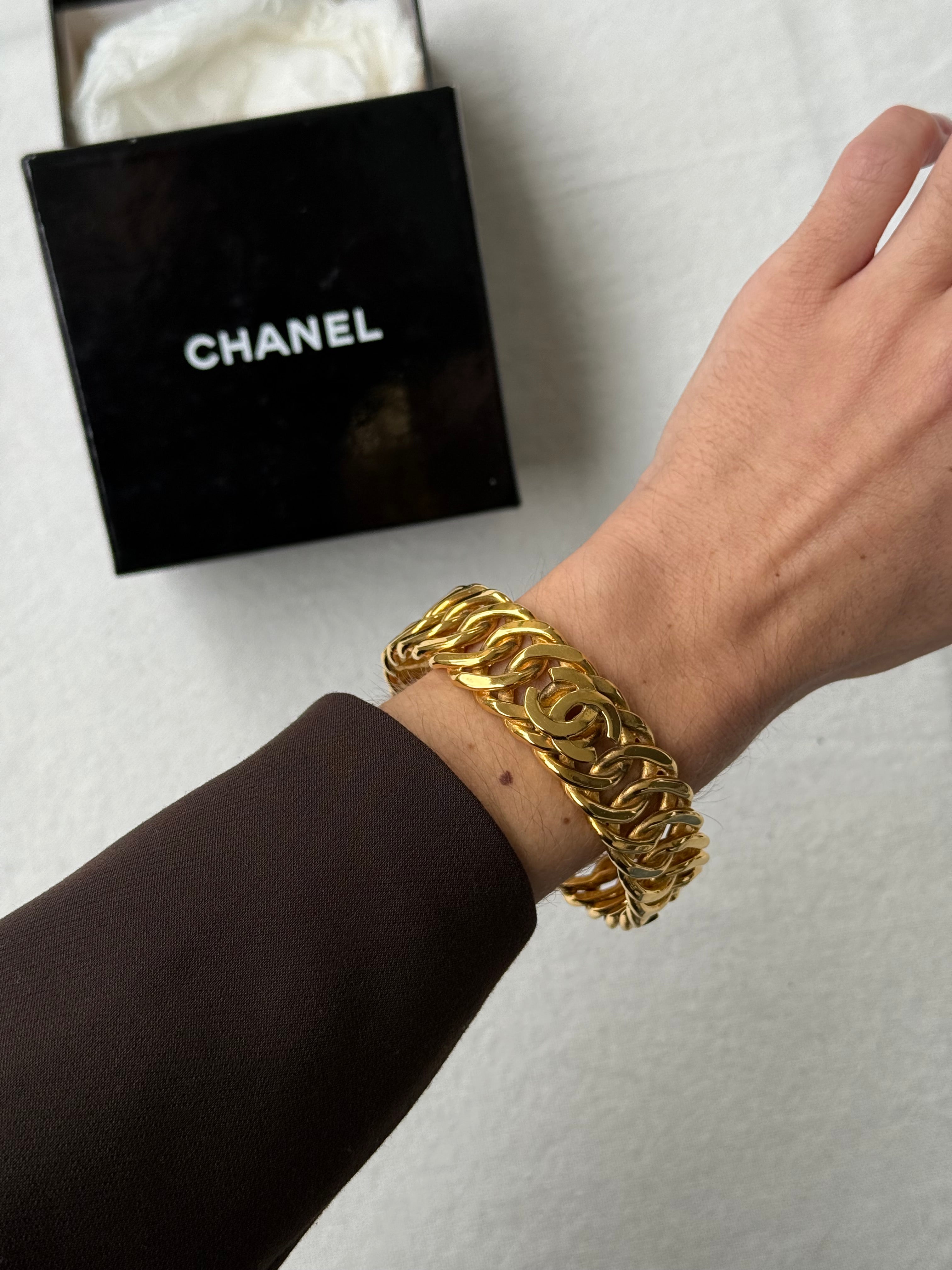 Bracelet Chanel vintage - Jonc maille gourmette dorée CC