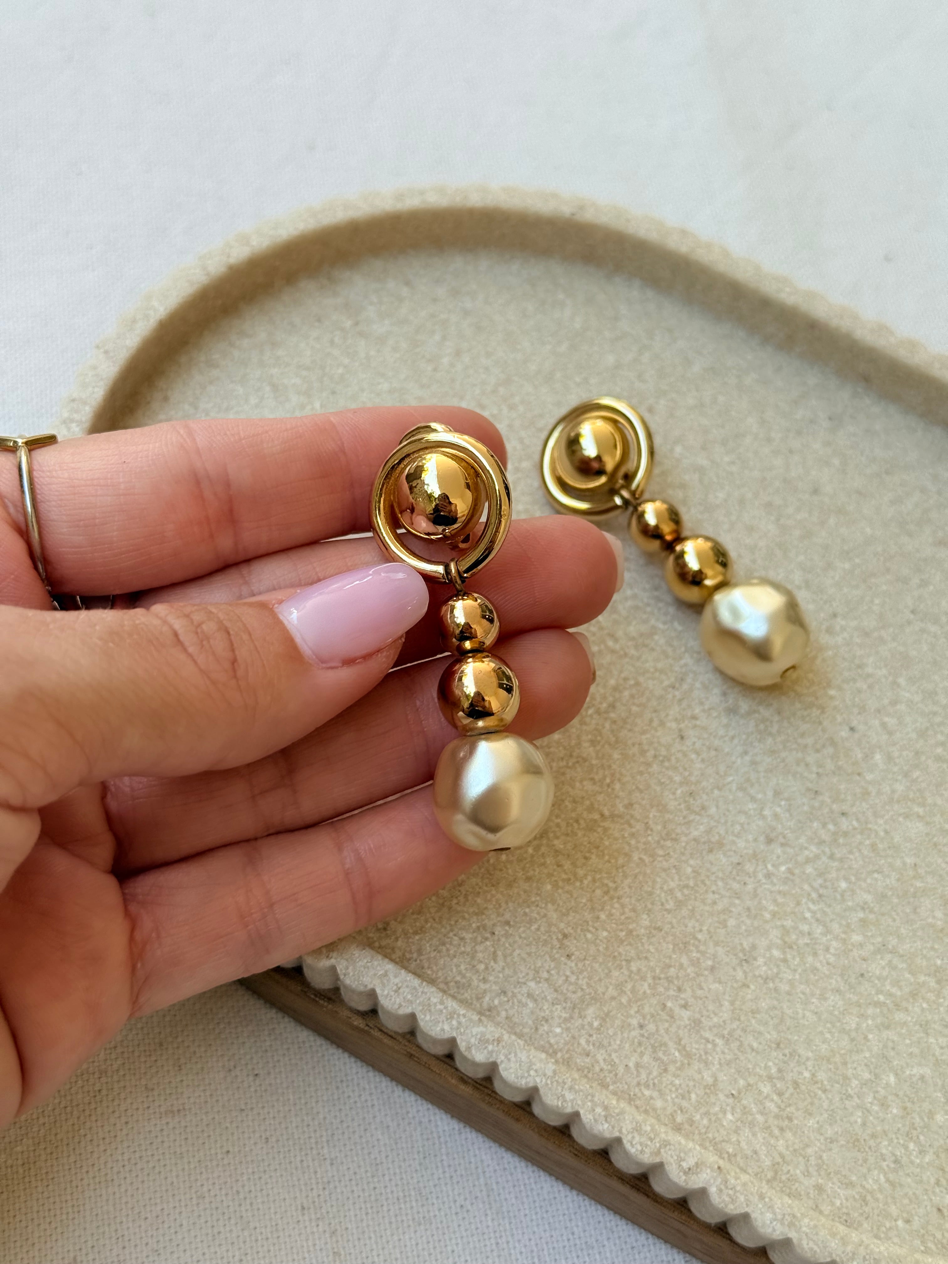 Boucles d’oreilles Christian Dior vintage - Pendantes avec perle fantaisie