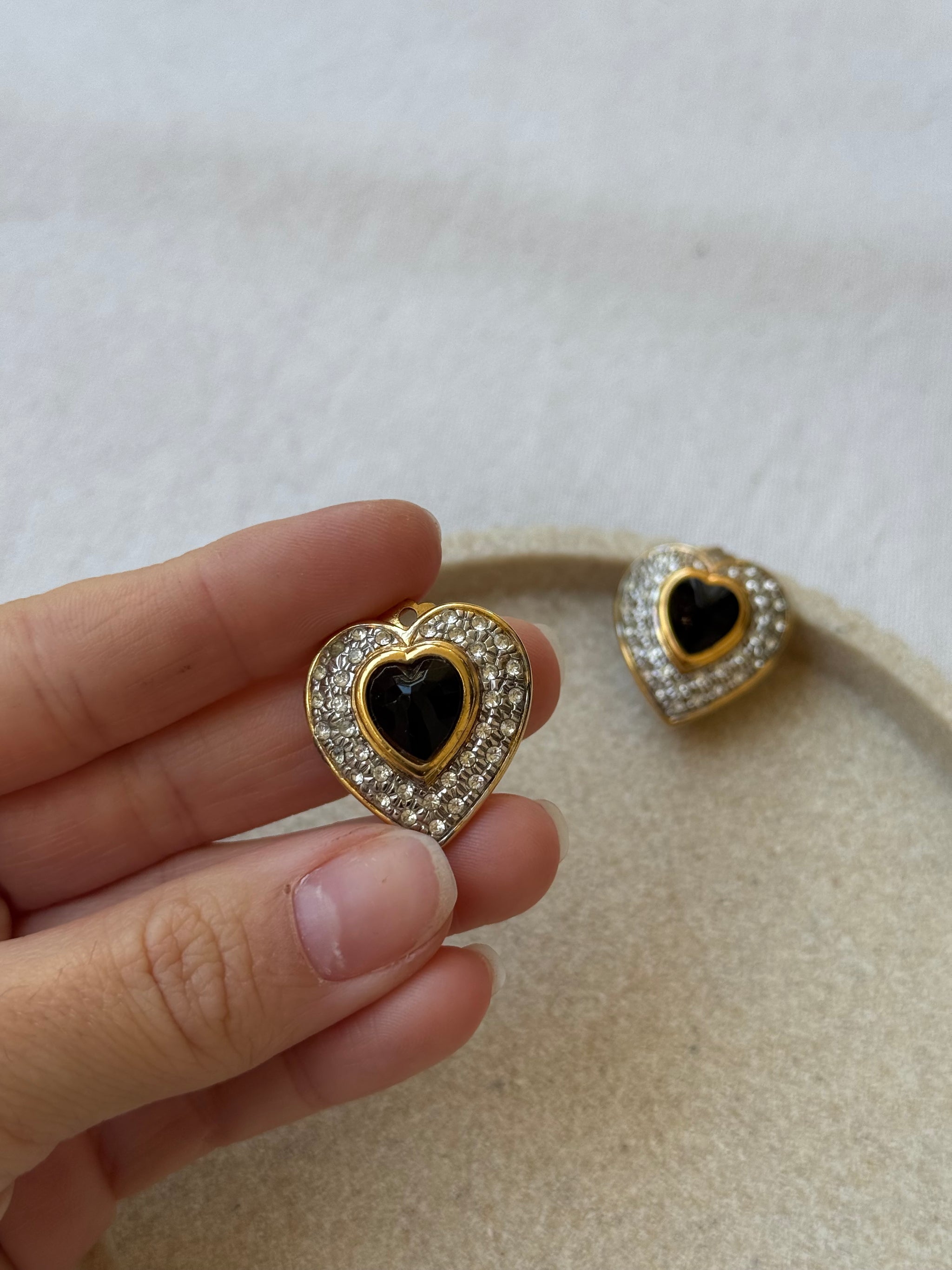 Vintage earrings - Rhinestone hearts and black cabochon