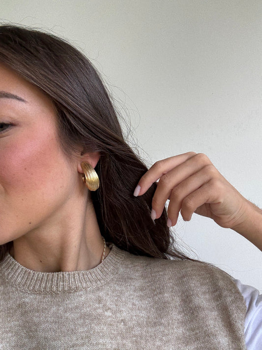 Boucles d’oreilles Christian Dior vintage - Gouttes dorées texturées