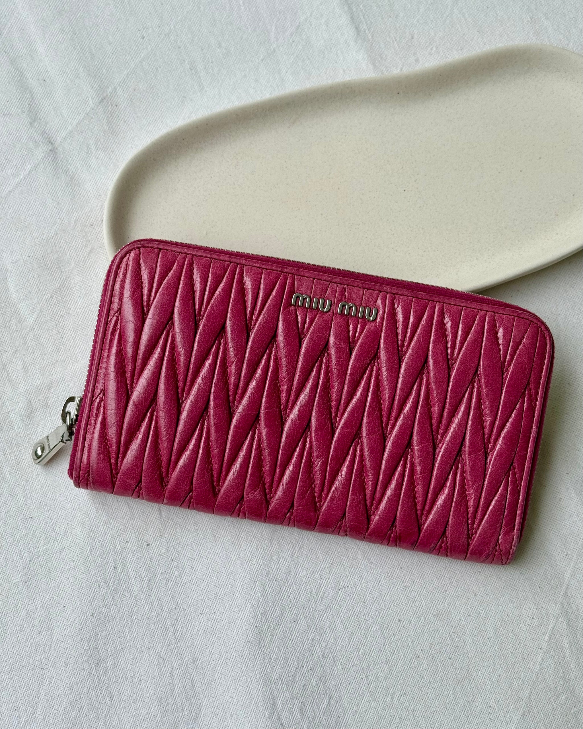 Portefeuille Miu Miu - Cuir matelassé nappa fushia