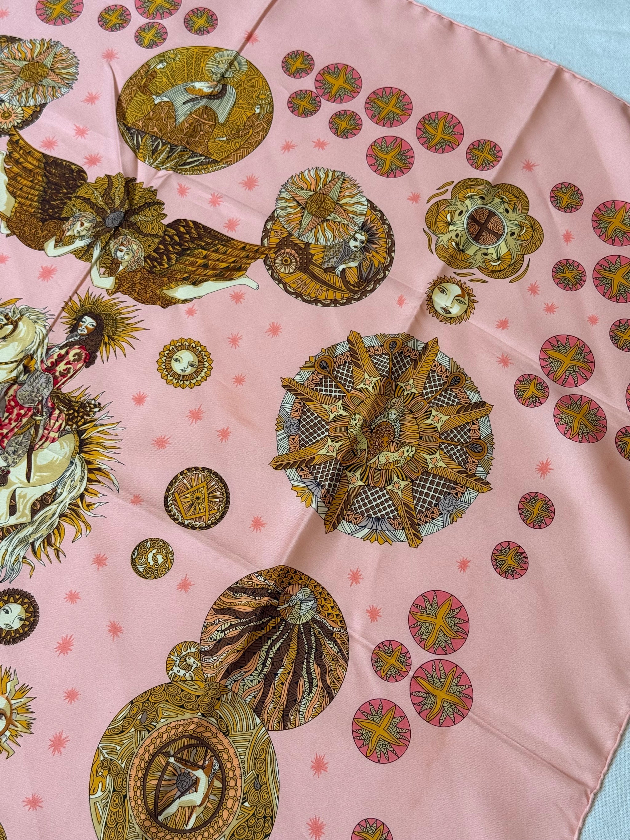 Foulard Hermès – Modèle Le Roy Soleil