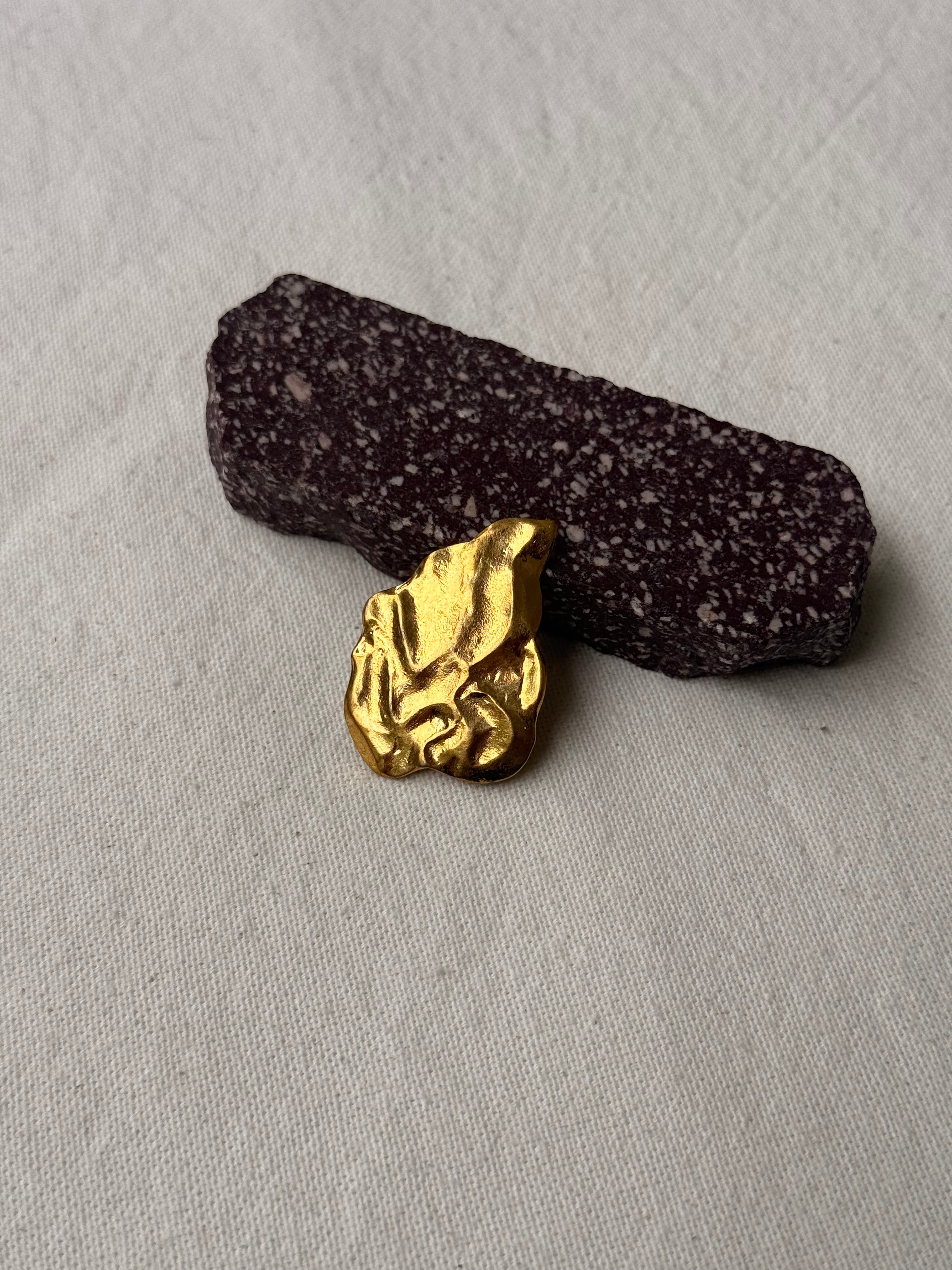 Pins Yves Saint Laurent vintage - Flamme dorée