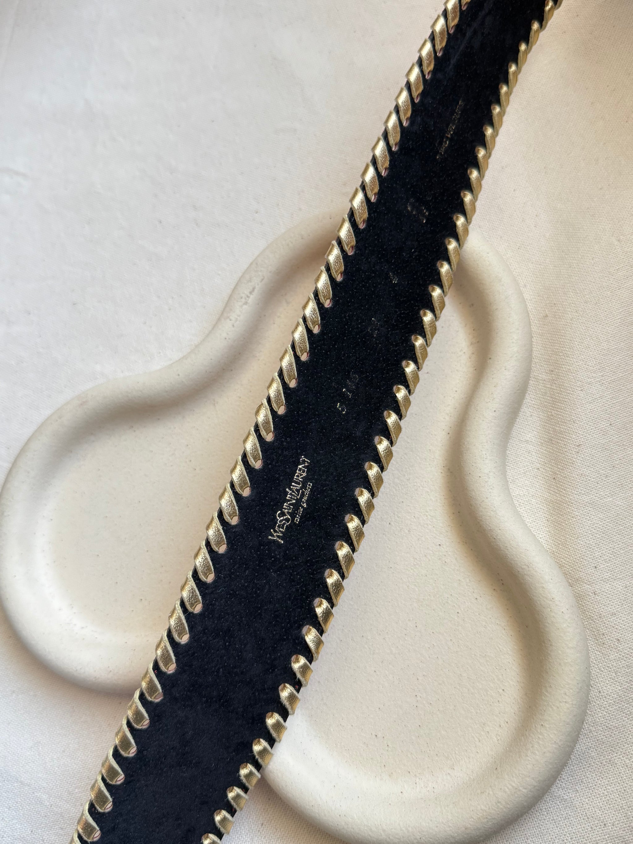 Ceinture Yves Saint Laurent vintage - Daim framboise et cuir doré