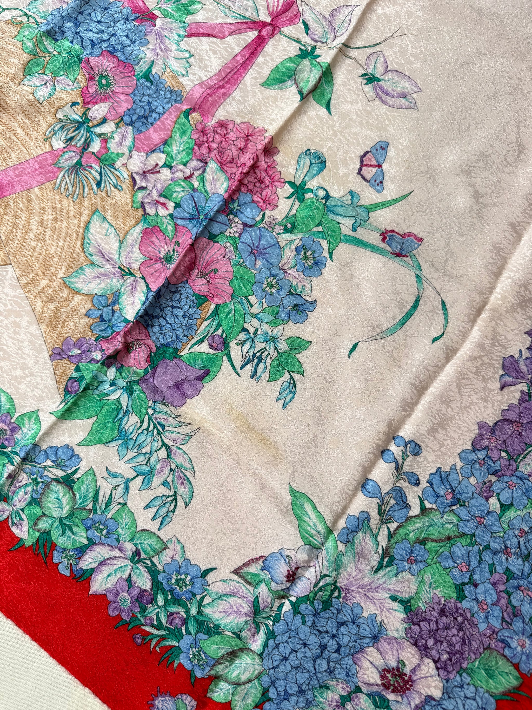Foulard Christian Dior – Modèle rouge fleuris