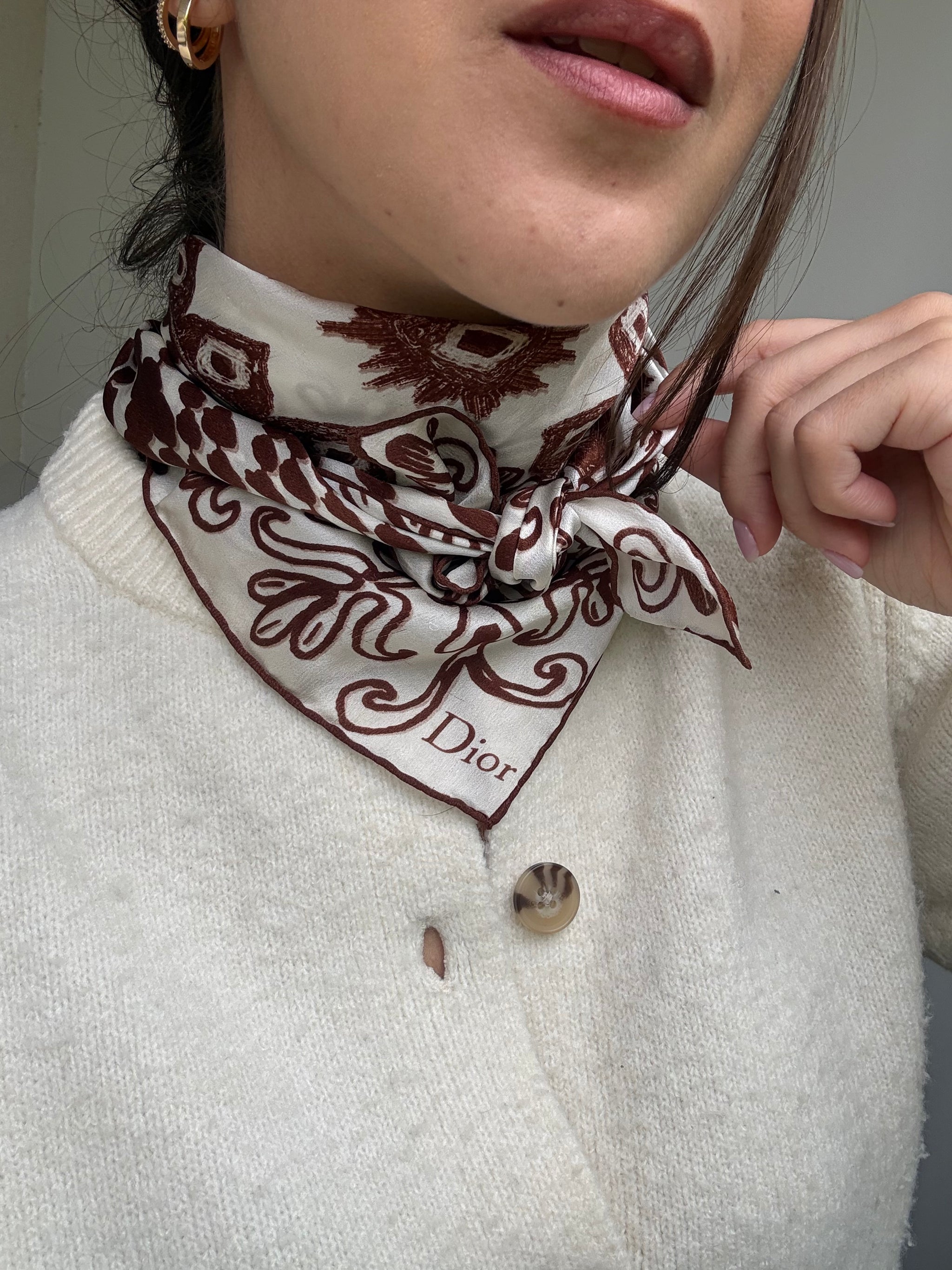 Foulard Christian Dior vintage – Motifs brodés esprit bandana