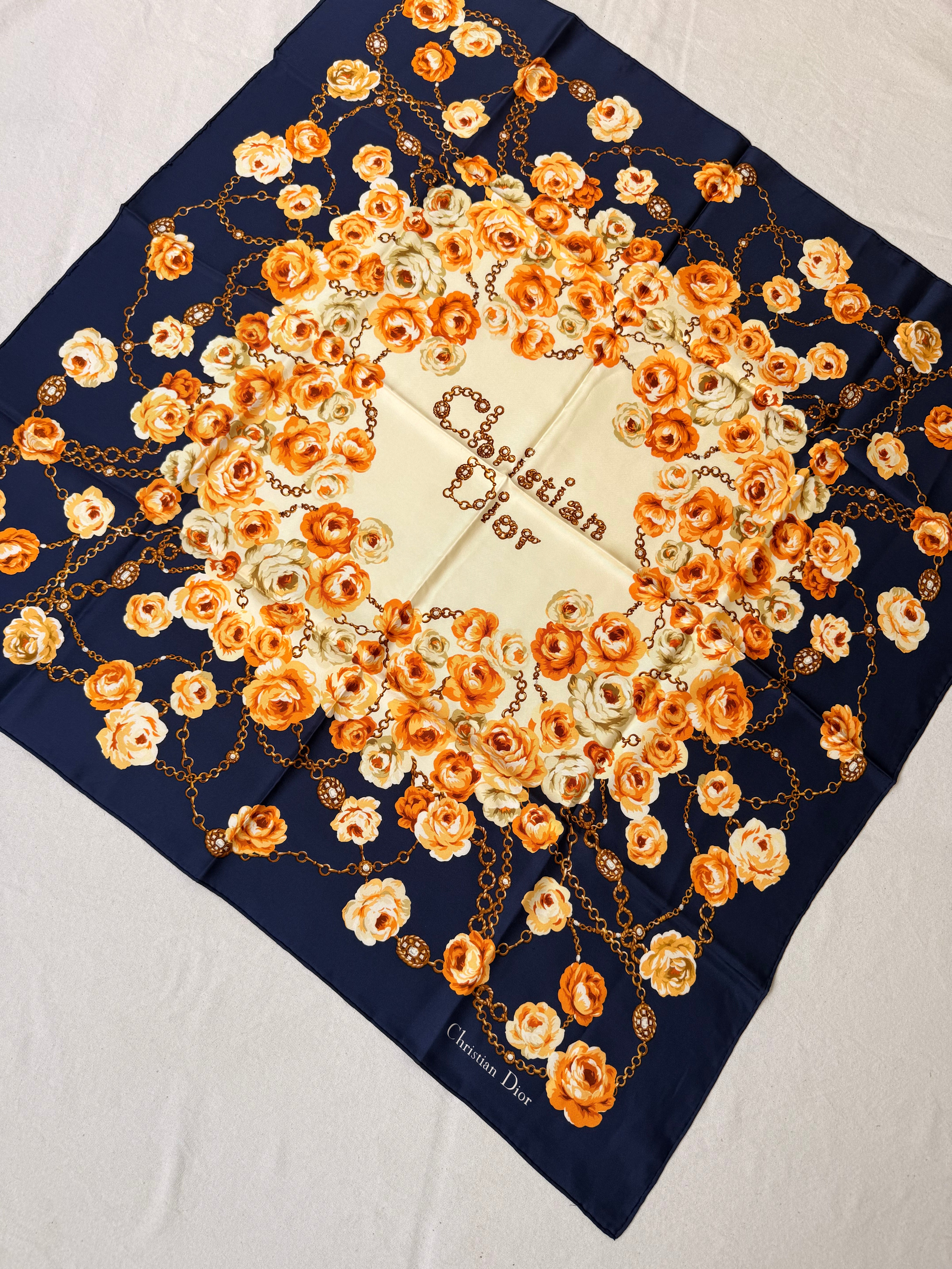 Foulard Christian Dior – Fleurs et chaînes
