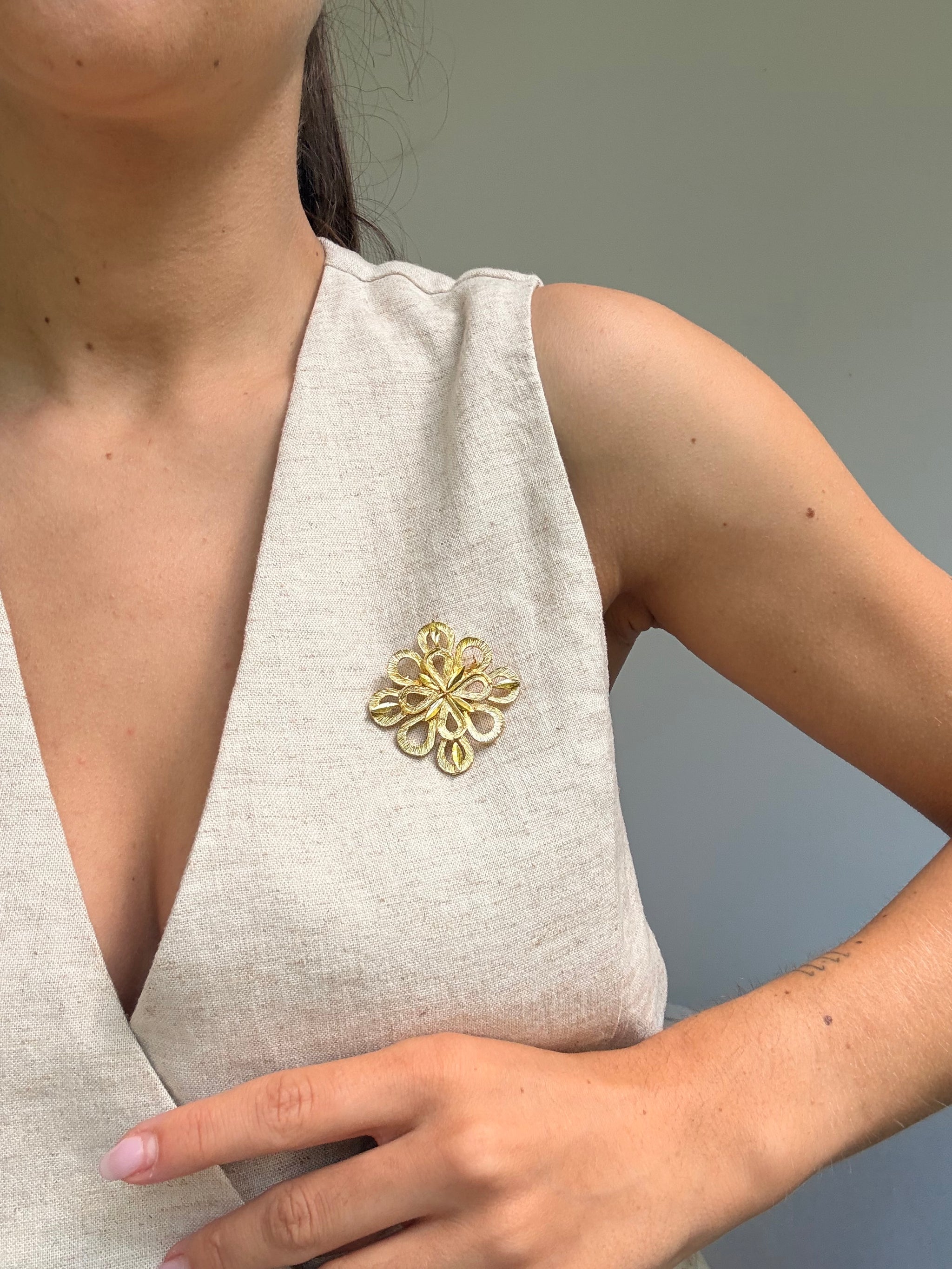 Broche vintage - Fleur stylisée ajourée