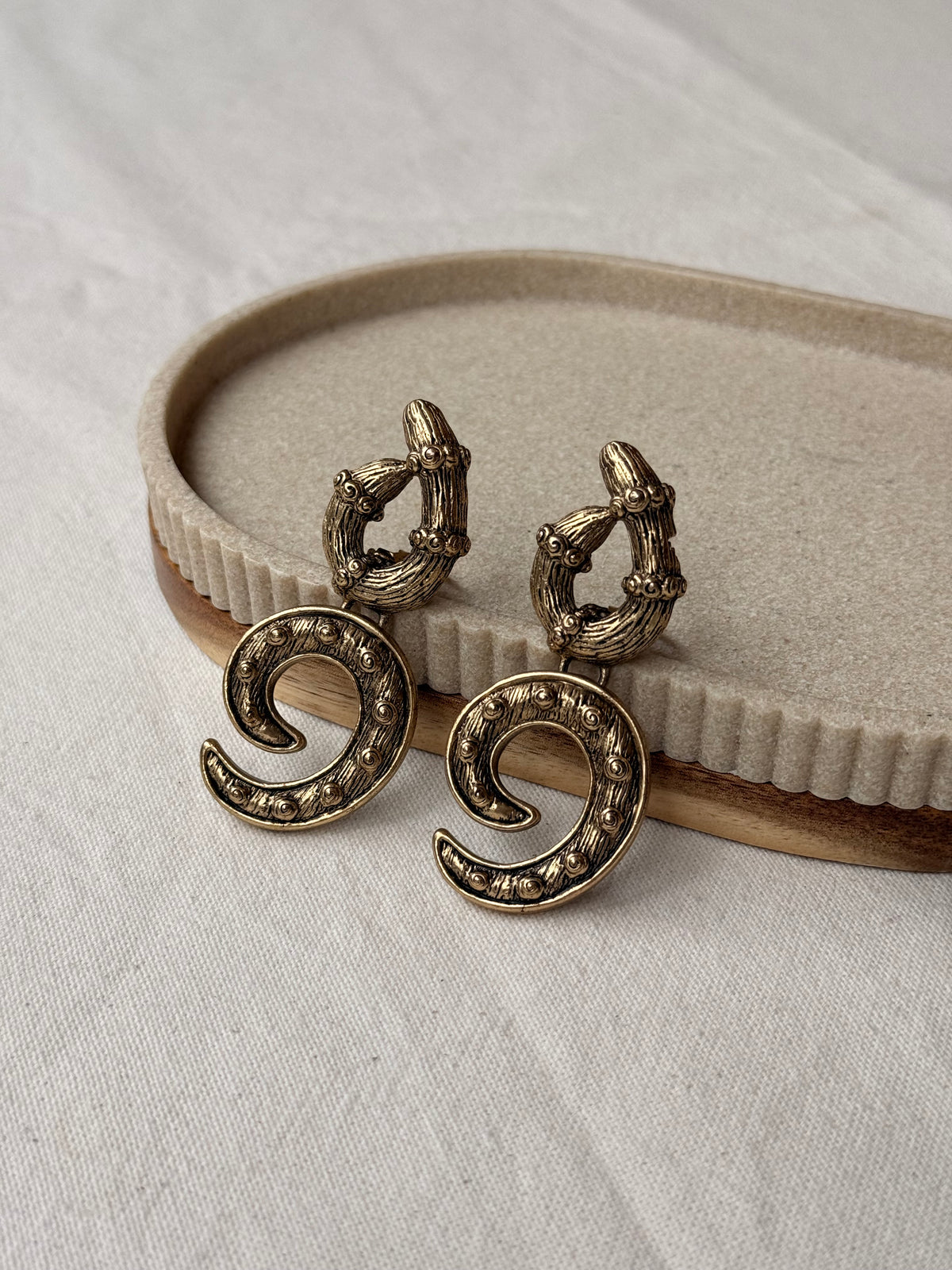 Boucles d’oreilles vintage - Spirales et motifs sculptés