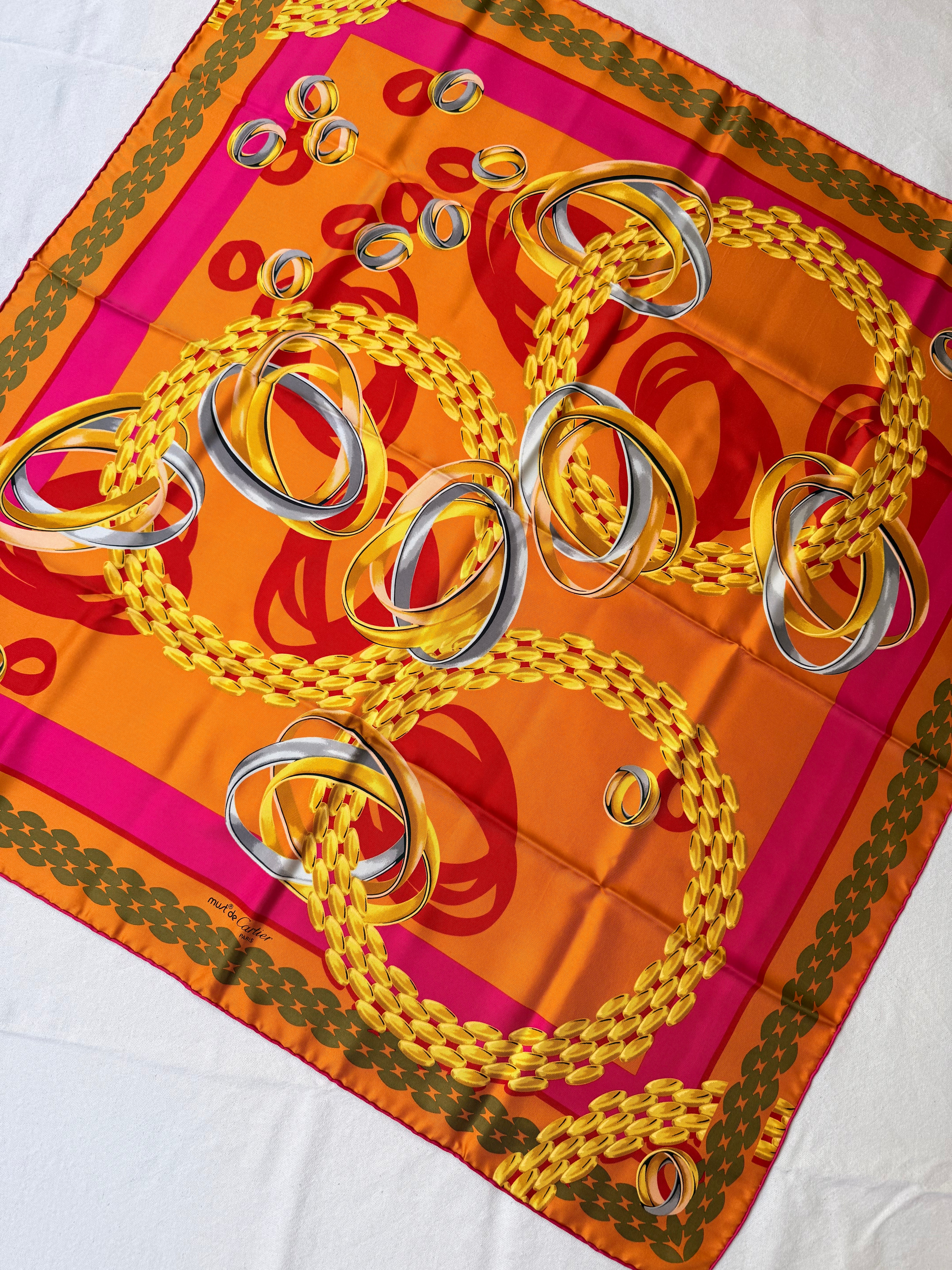 Foulard Cartier – Motif anneaux Trinity