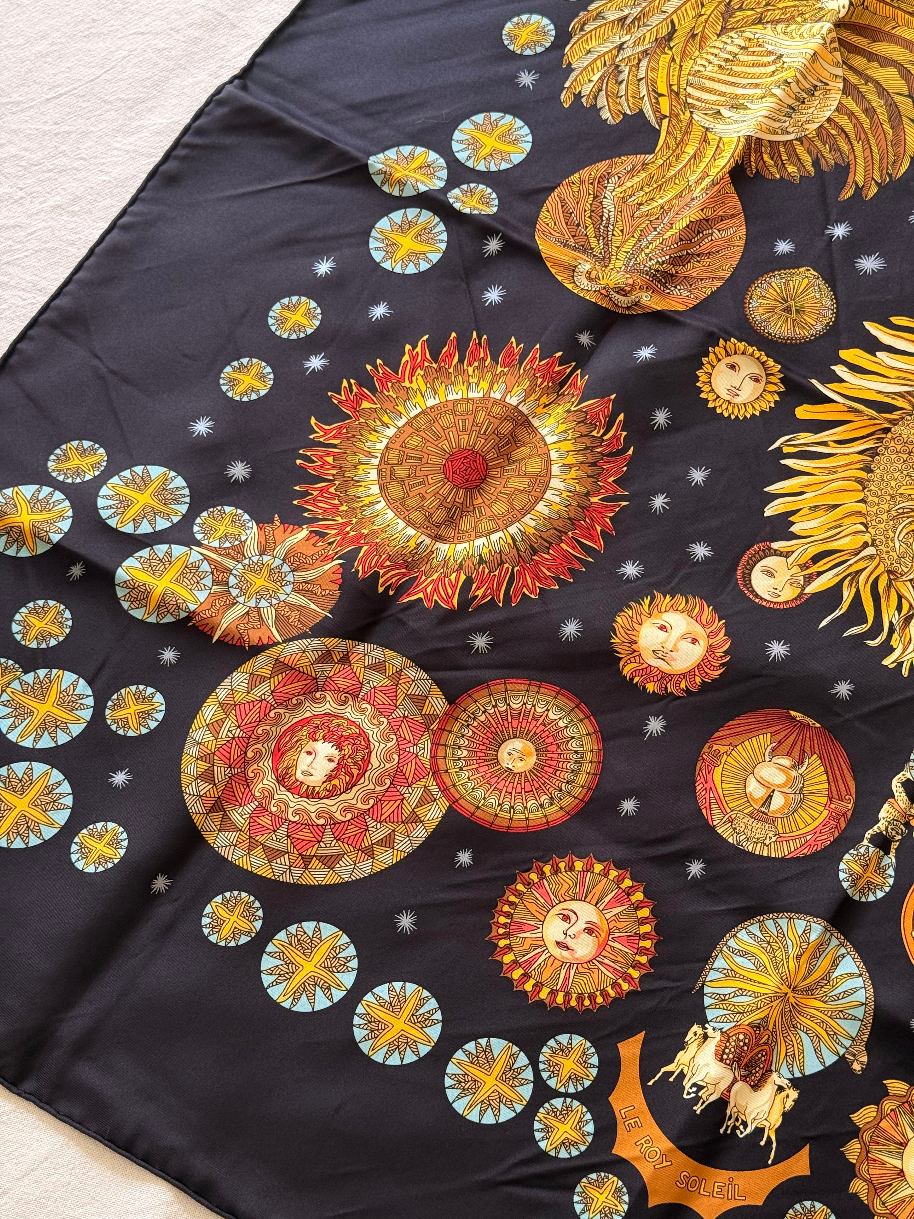 Foulard Hermès – Modèle Le Roy Soleil