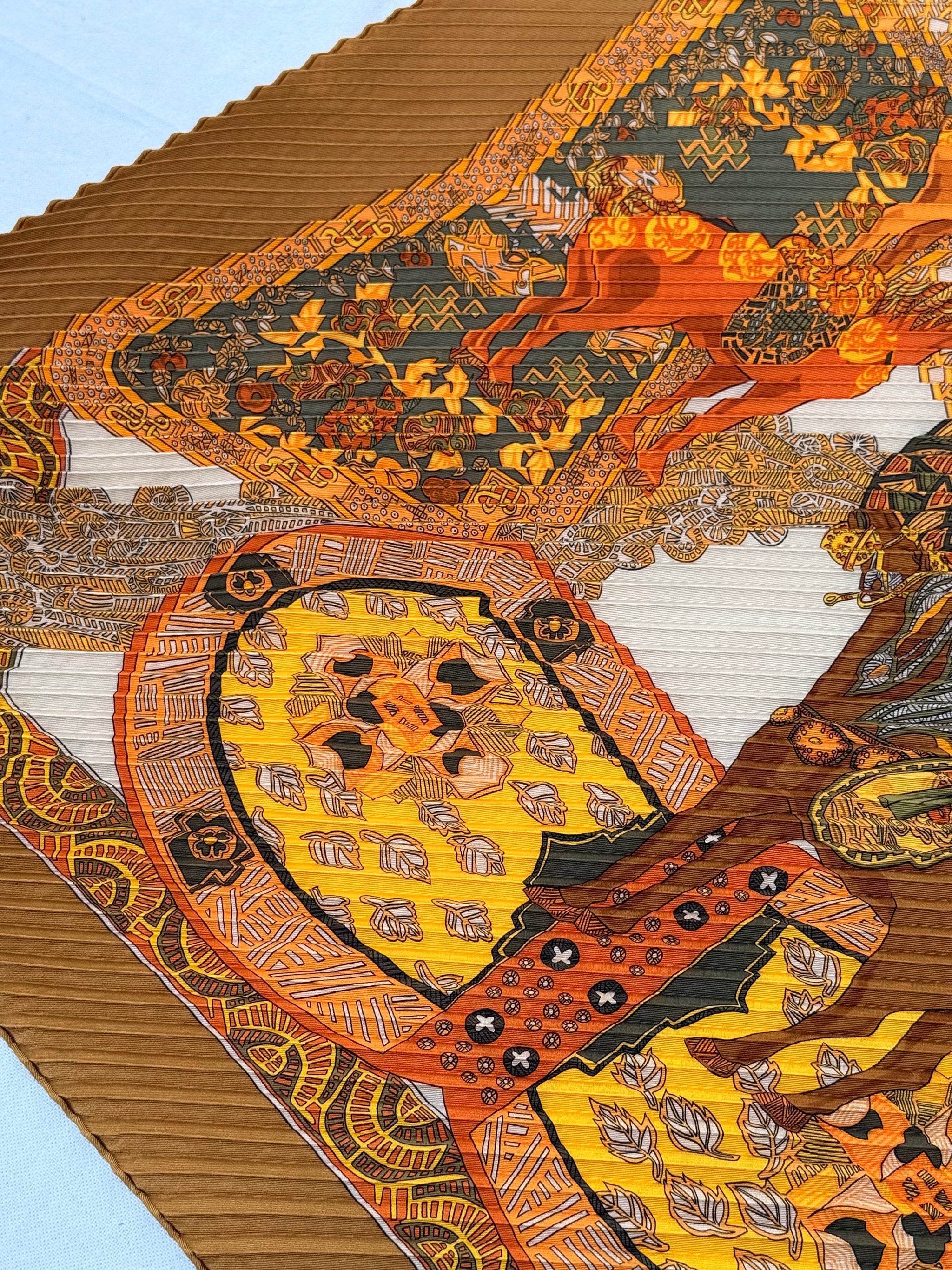 Foulard Hermès plissé – Modèle L’Art des Steppes