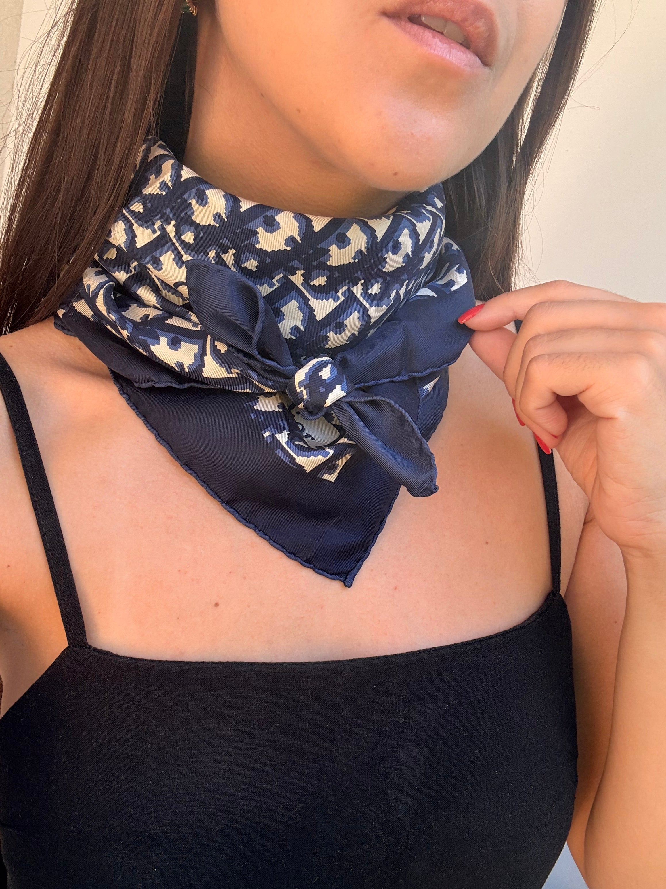Foulard Christian Dior – Modèle monogramme bleu