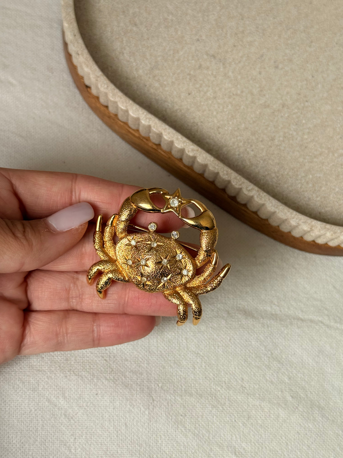 Broche Christian Dior vintage - Crabe doré orné de strass