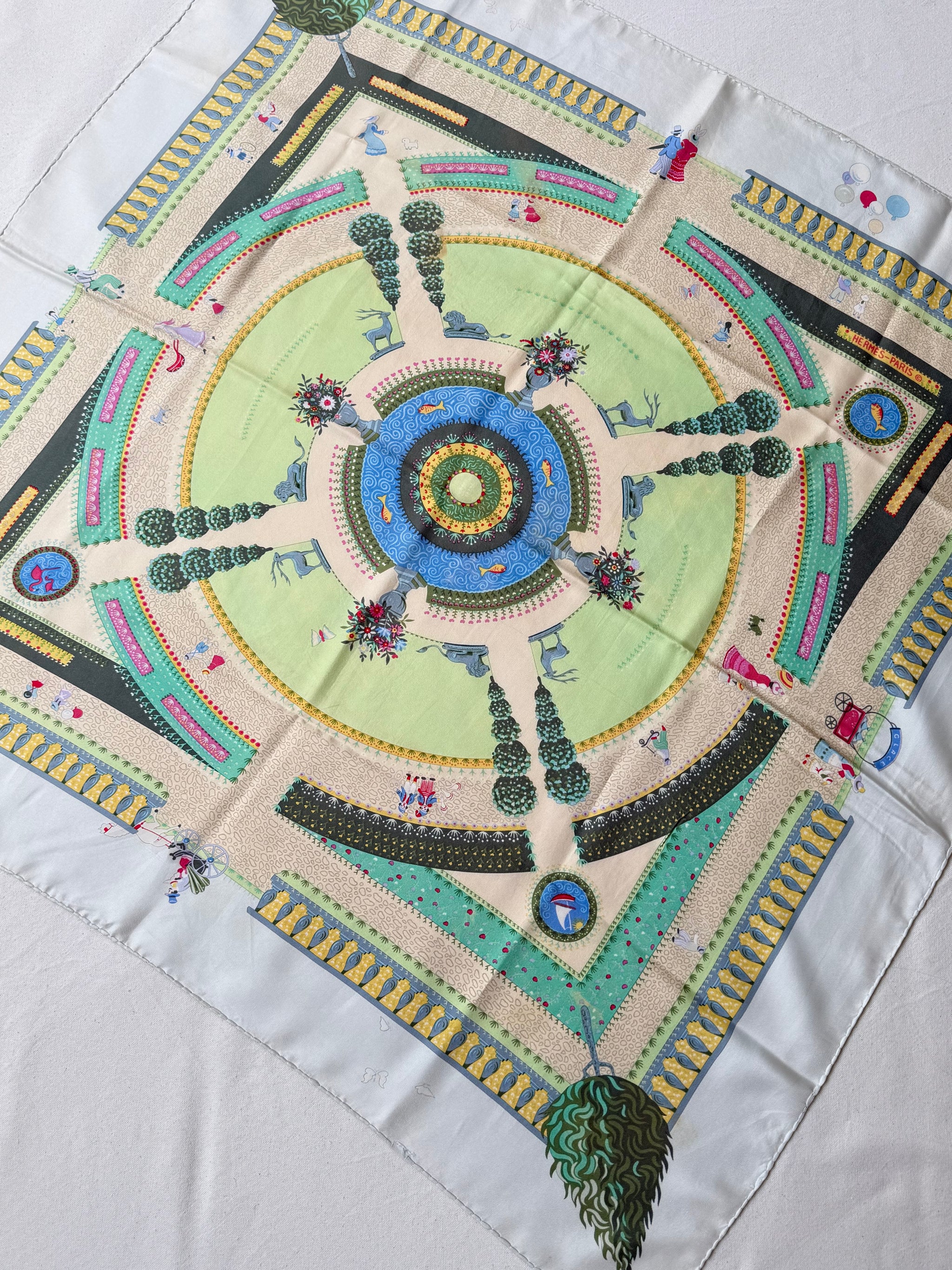 Foulard Hermès – Modèle Jardin Enchanté