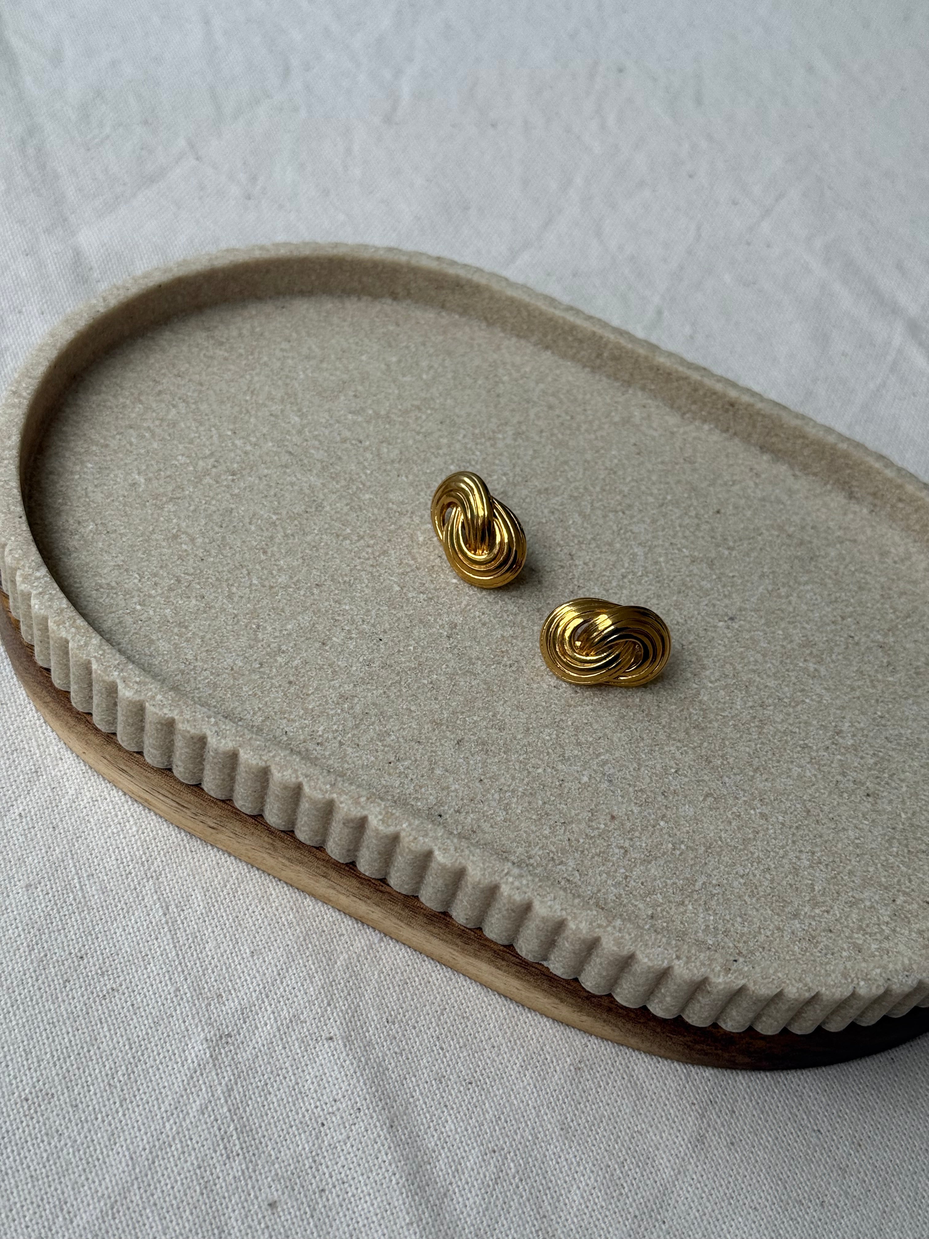 Boucles d'oreilles Napier vintage - Maillons entremêlés dorés (oreilles percées)