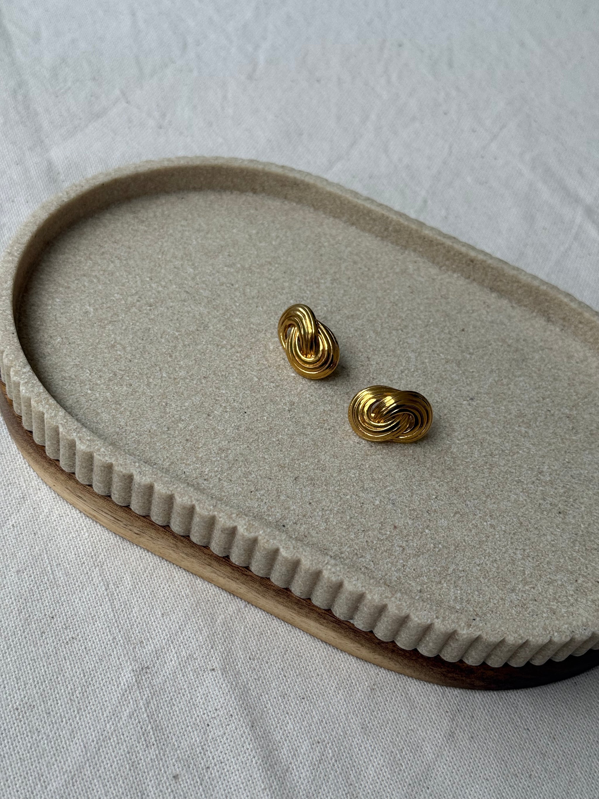 Boucles d'oreilles Napier vintage - Maillons entremêlés dorés (oreilles percées)