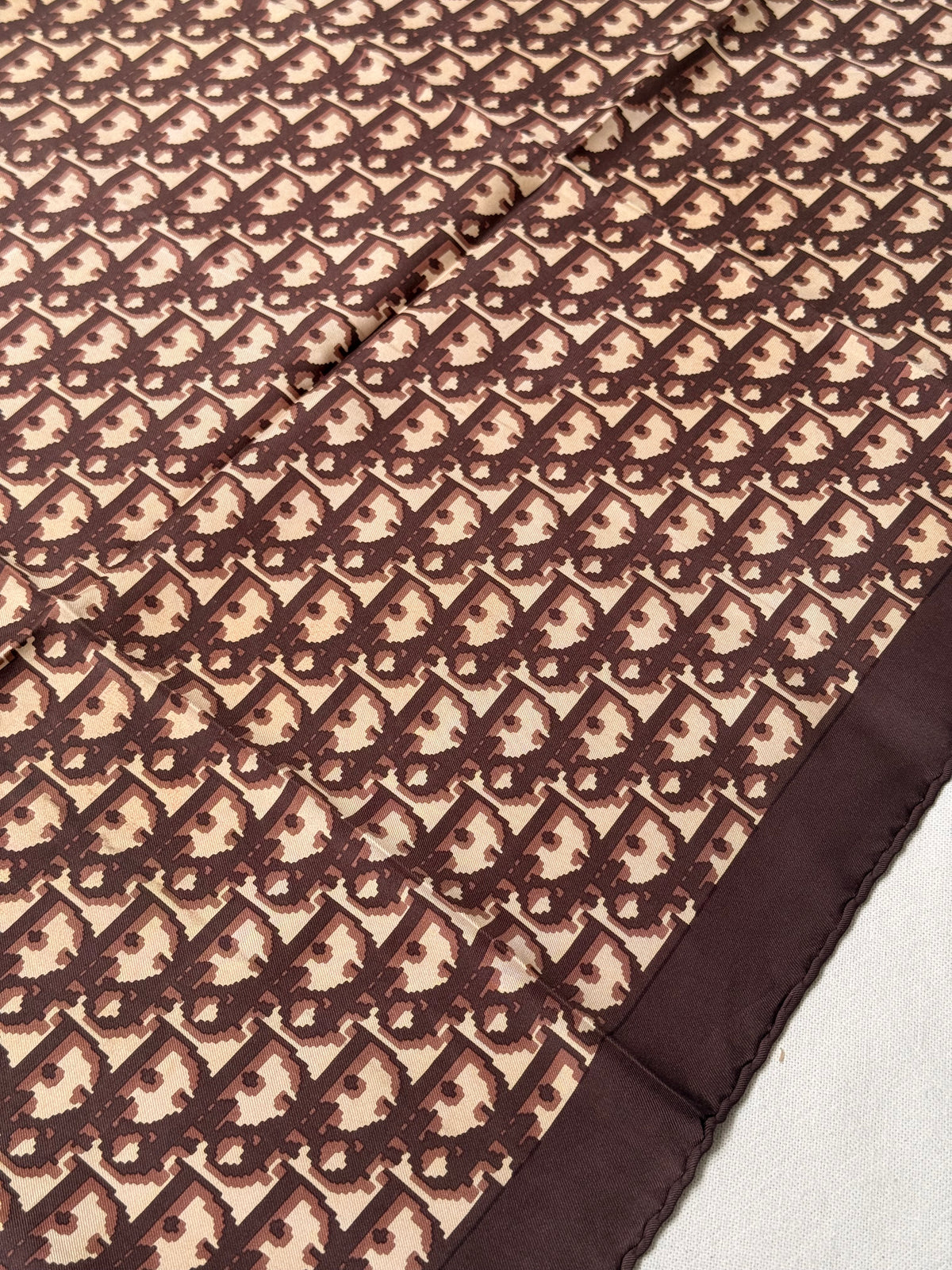 Foulard Christian Dior – Modèle monogramme marron