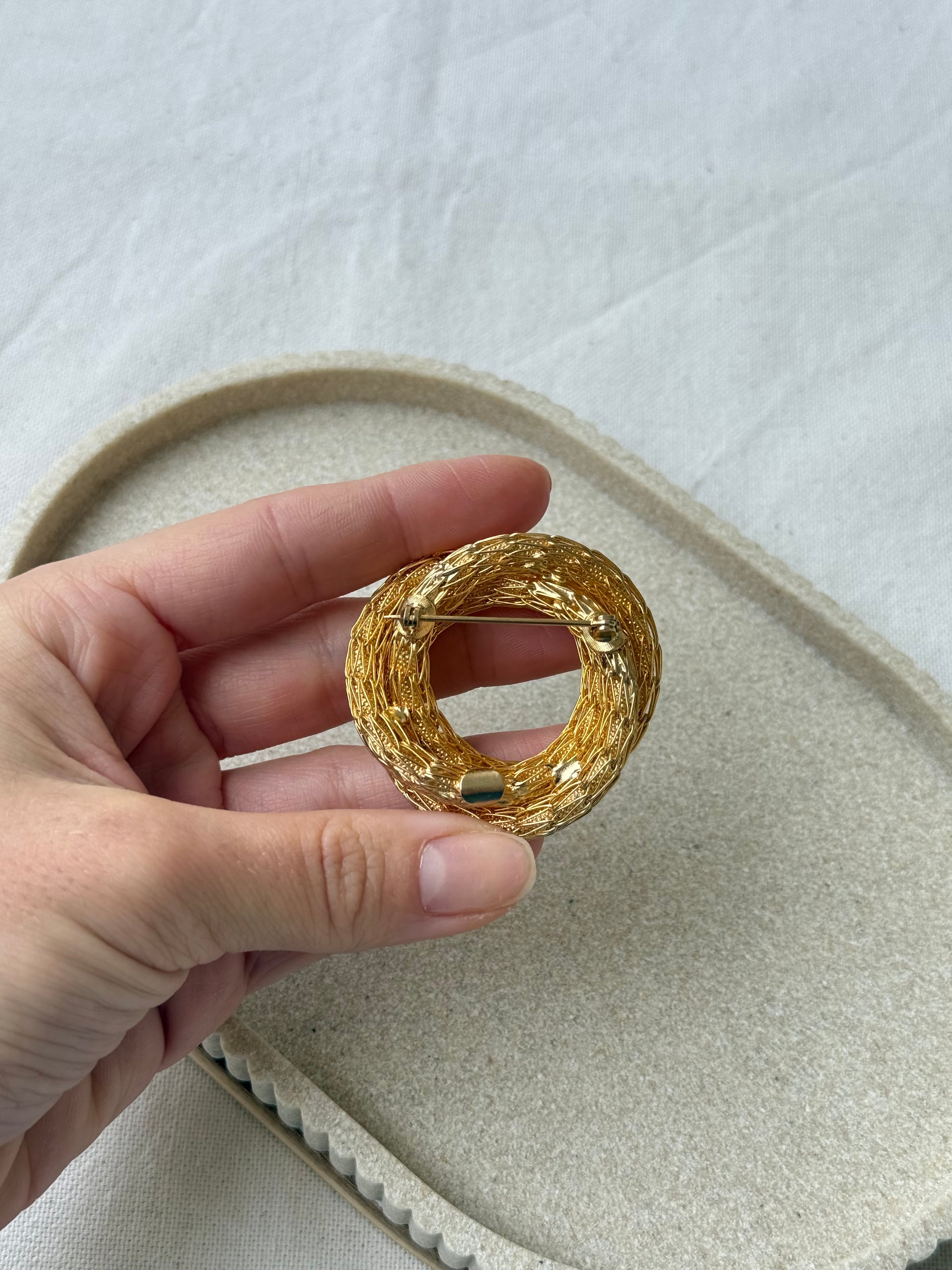 Broche vintage - Couronne texturée