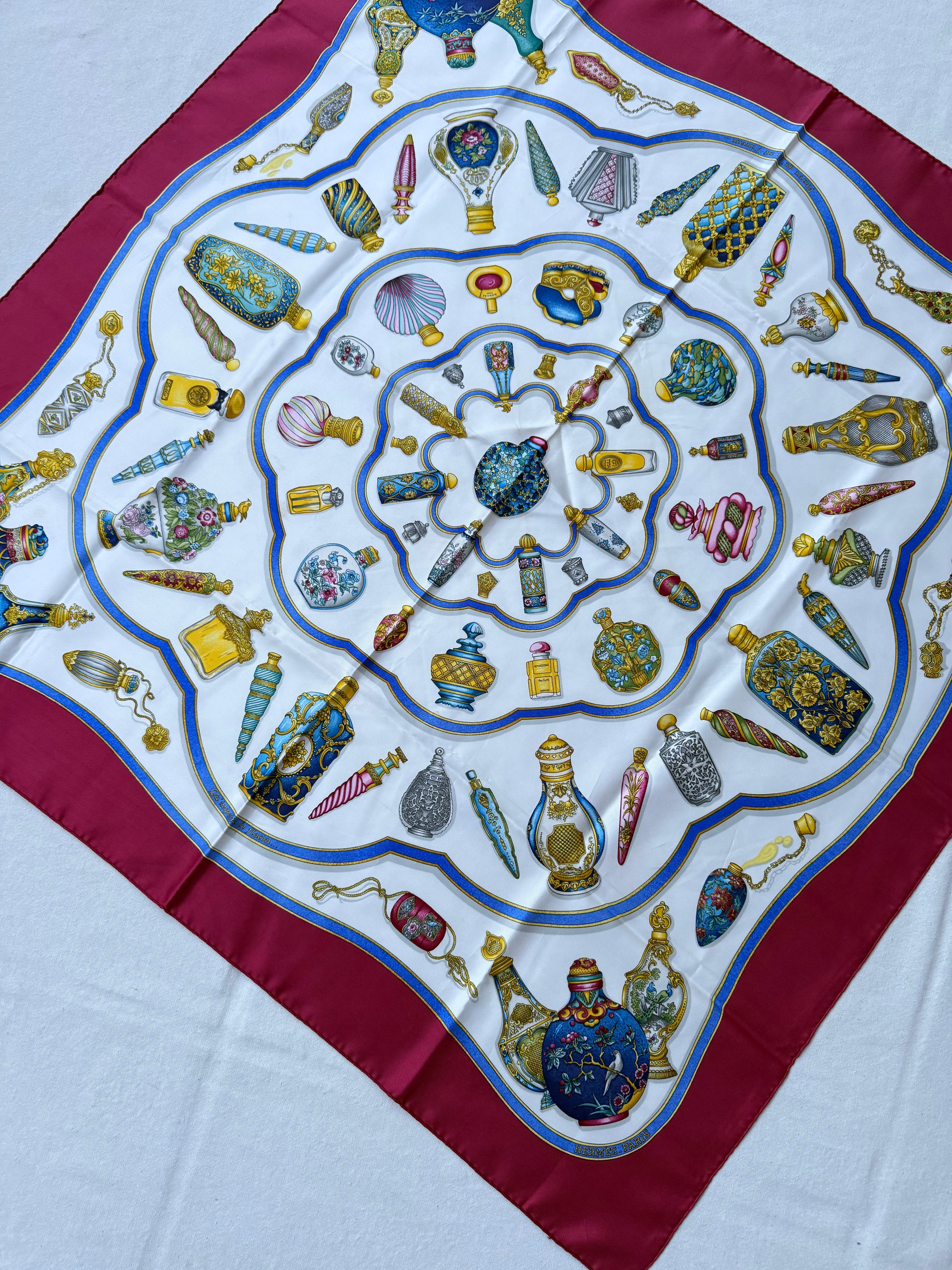 Foulard Hermès – Modèle Flacons