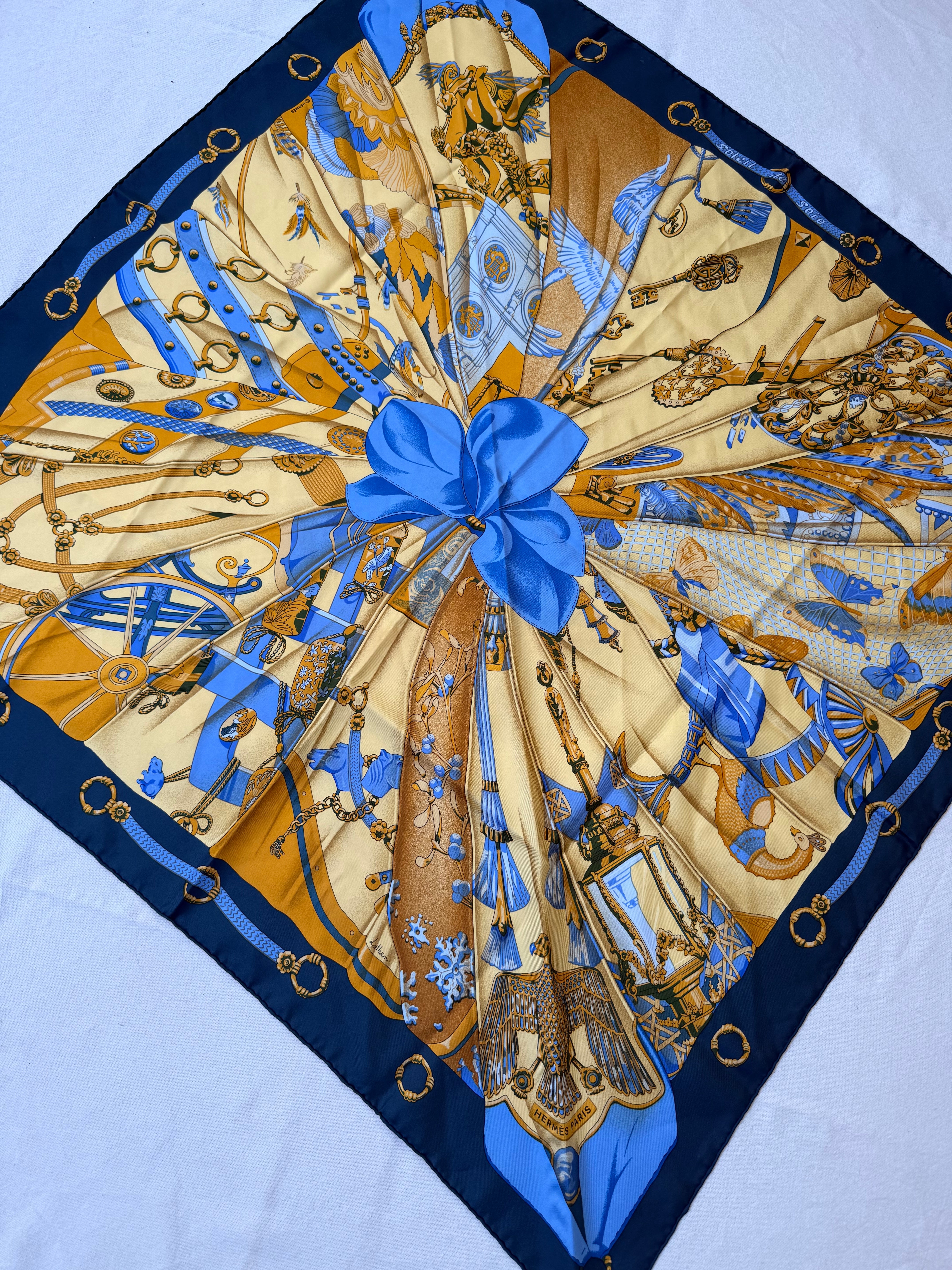 Foulard Hermès – Modèle Soleil de Soie