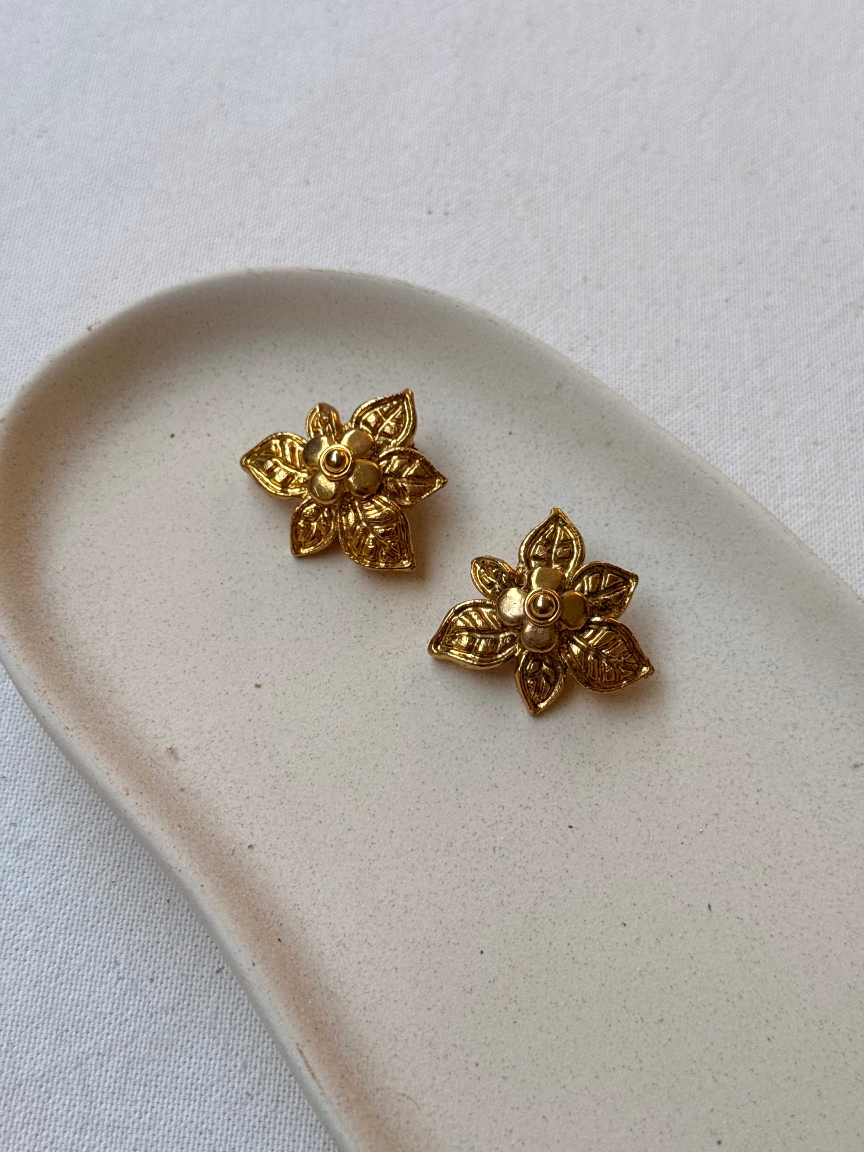 Boucles d’oreilles Sonia Rykiel vintage - Fleurs dorées
