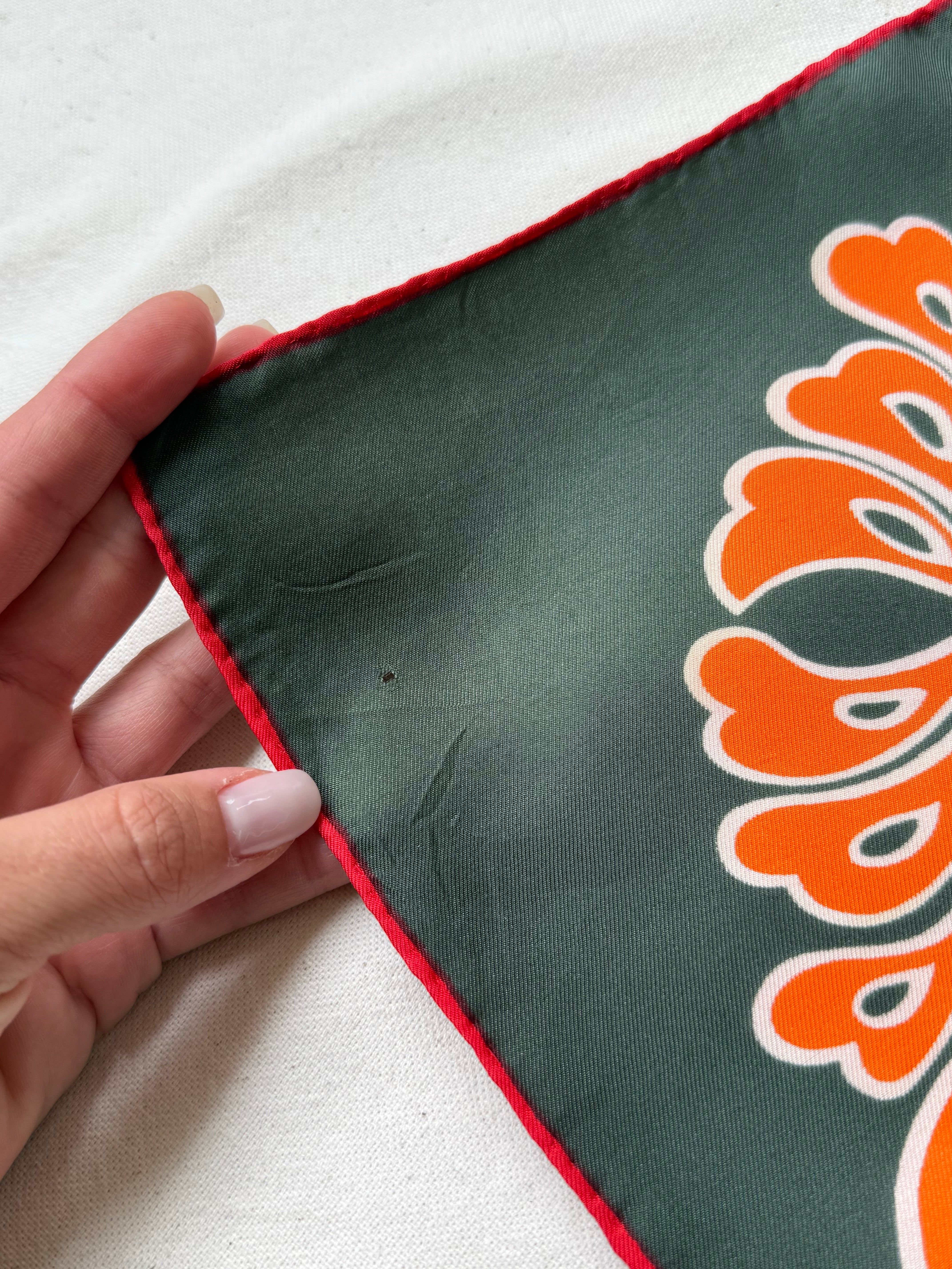 Foulard Lanvin – Motifs floraux