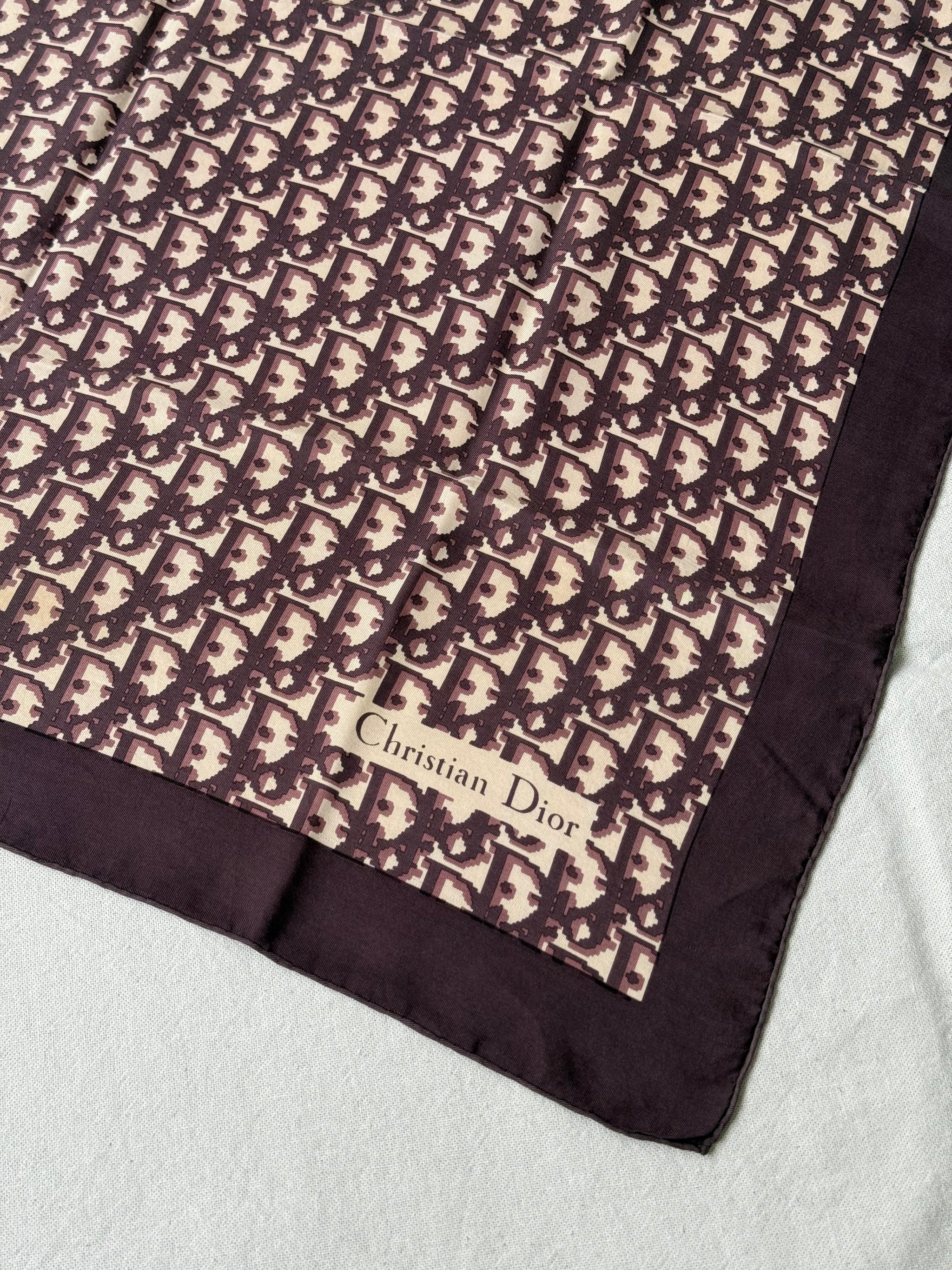 Foulard Christian Dior – Modèle monogramme prune