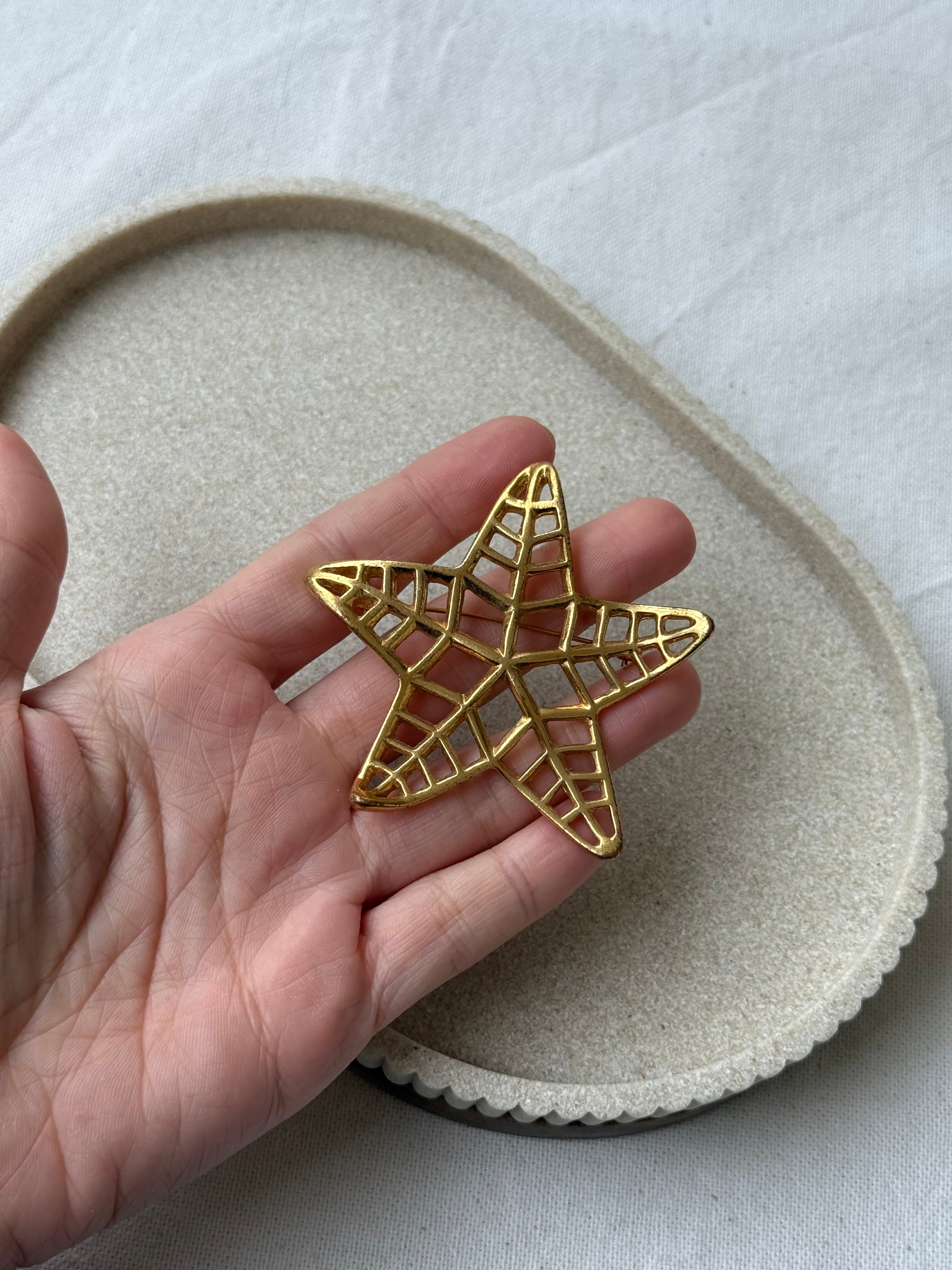 Broche vintage - Étoile ajourée